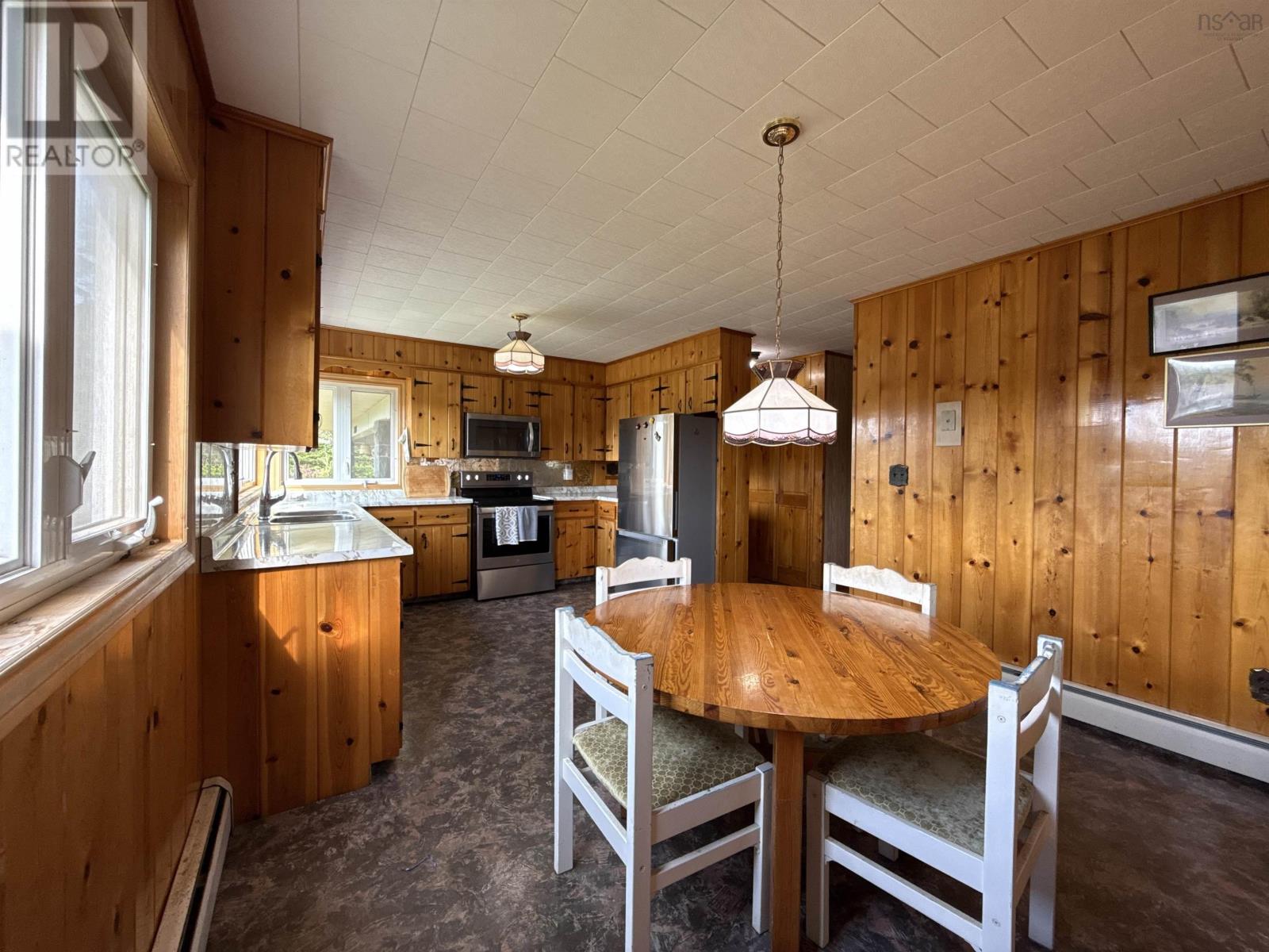 22807 Highway 7 Property Photo 4