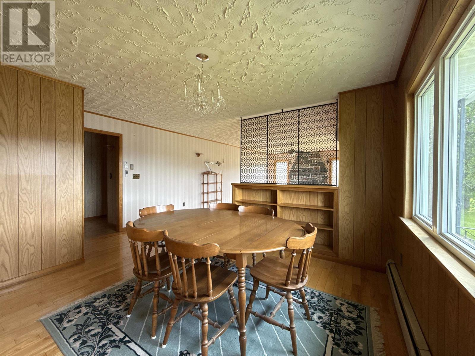22807 Highway 7 Property Photo 5
