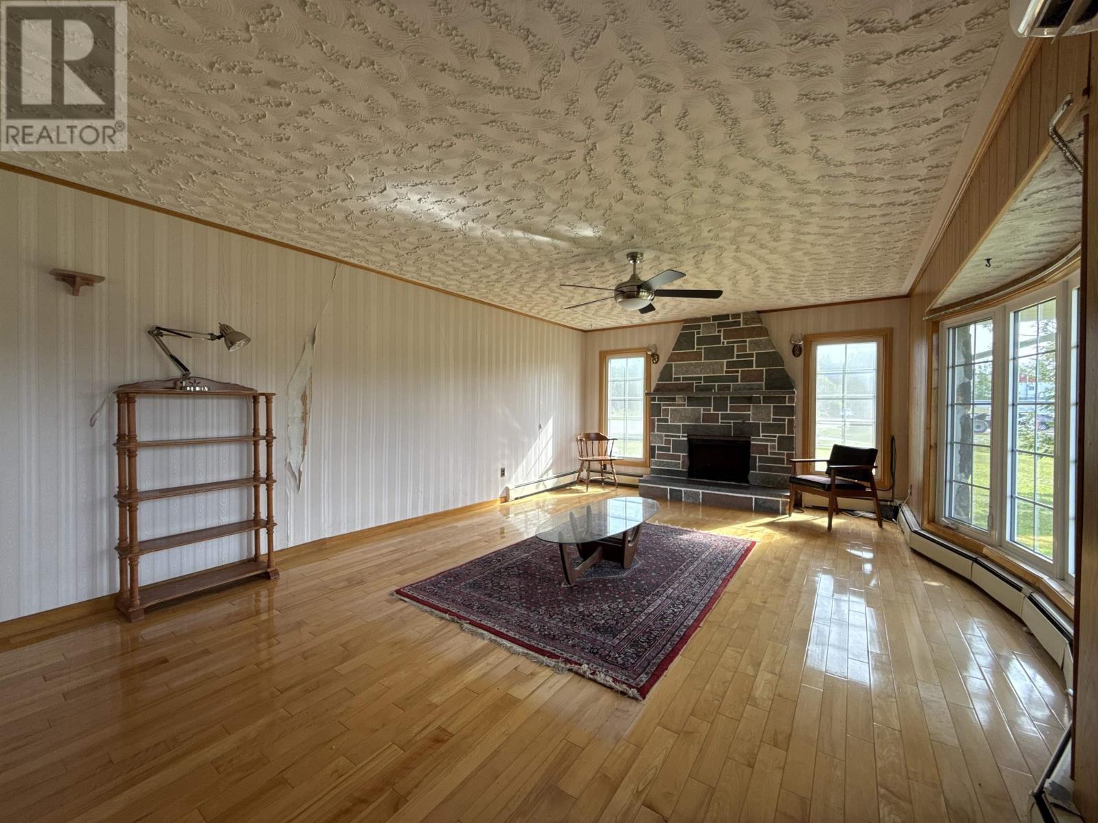 22807 Highway 7 Property Photo 6
