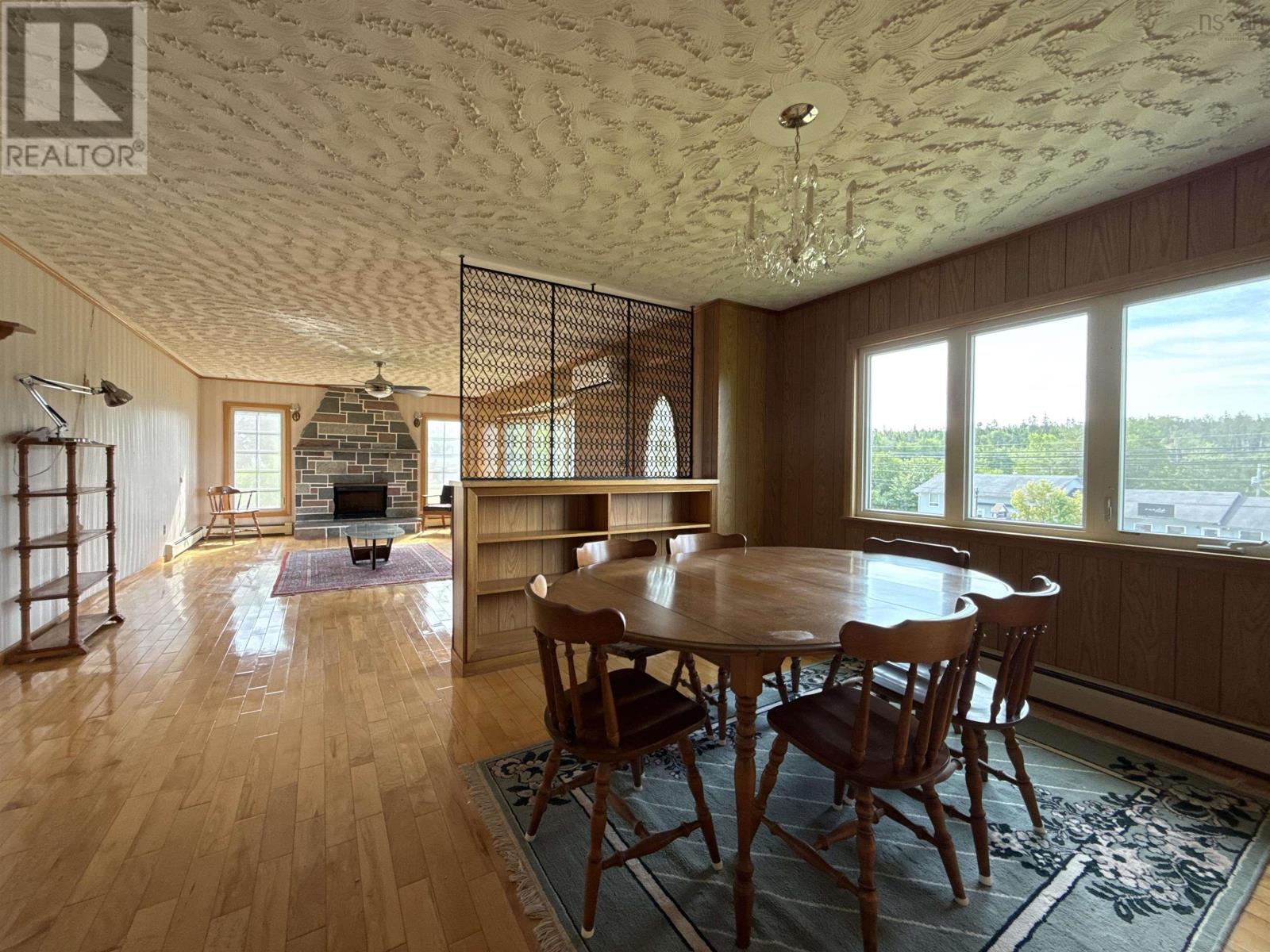 22807 Highway 7 Property Photo 8