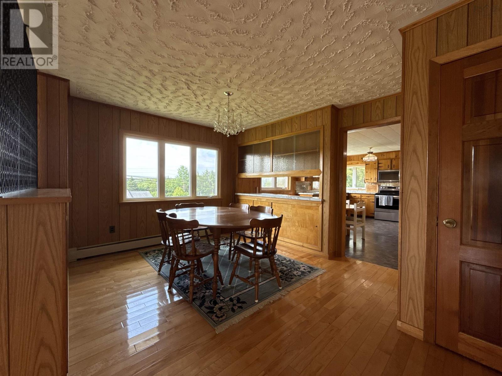 22807 Highway 7 Property Photo 9