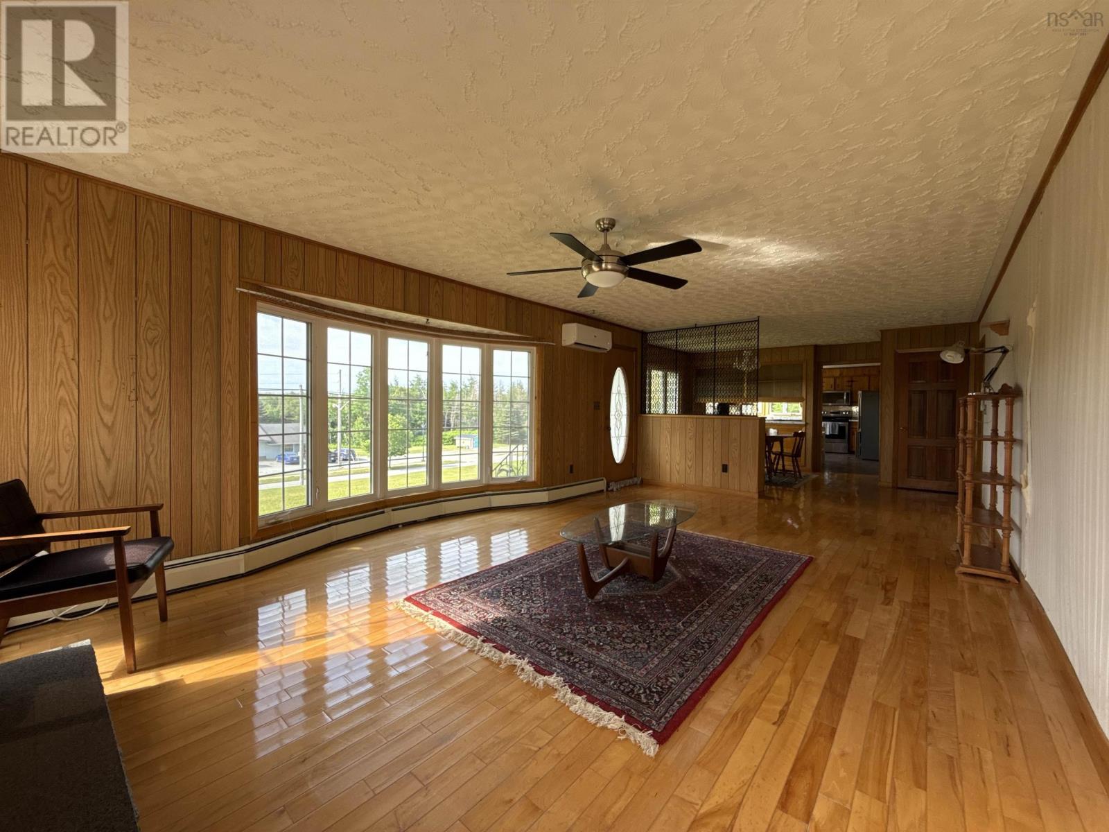 22807 Highway 7 Property Photo 10
