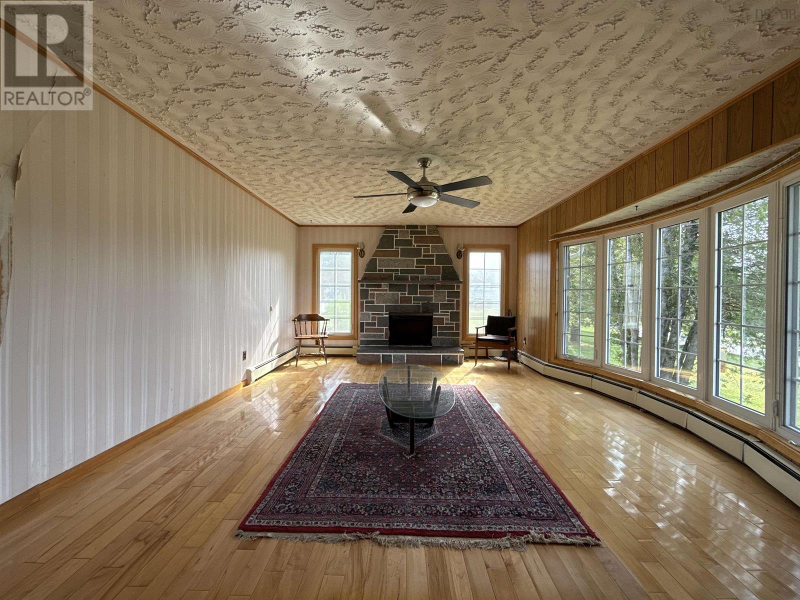 22807 Highway 7 Property Photo 11