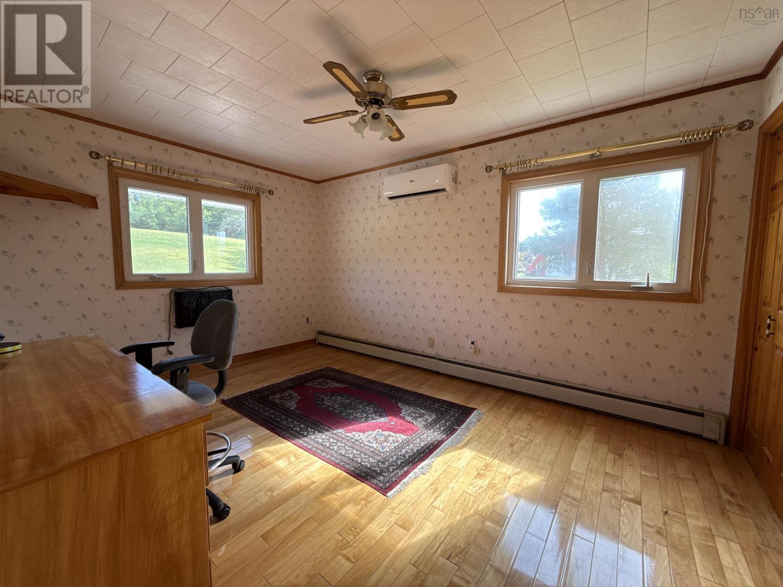 22807 Highway 7 Property Photo 12
