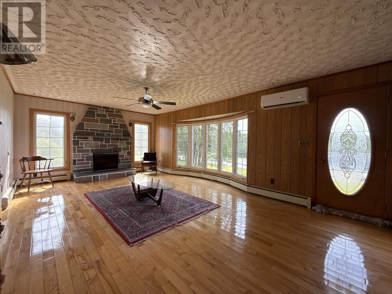 22807 Highway 7 Property Photo 13