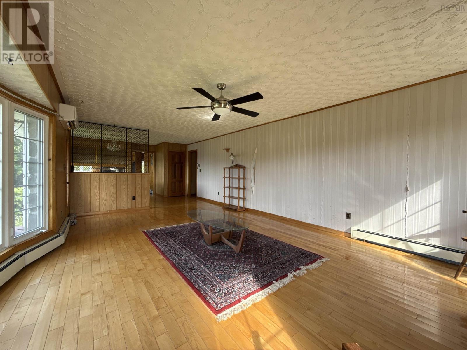 22807 Highway 7 Property Photo 15