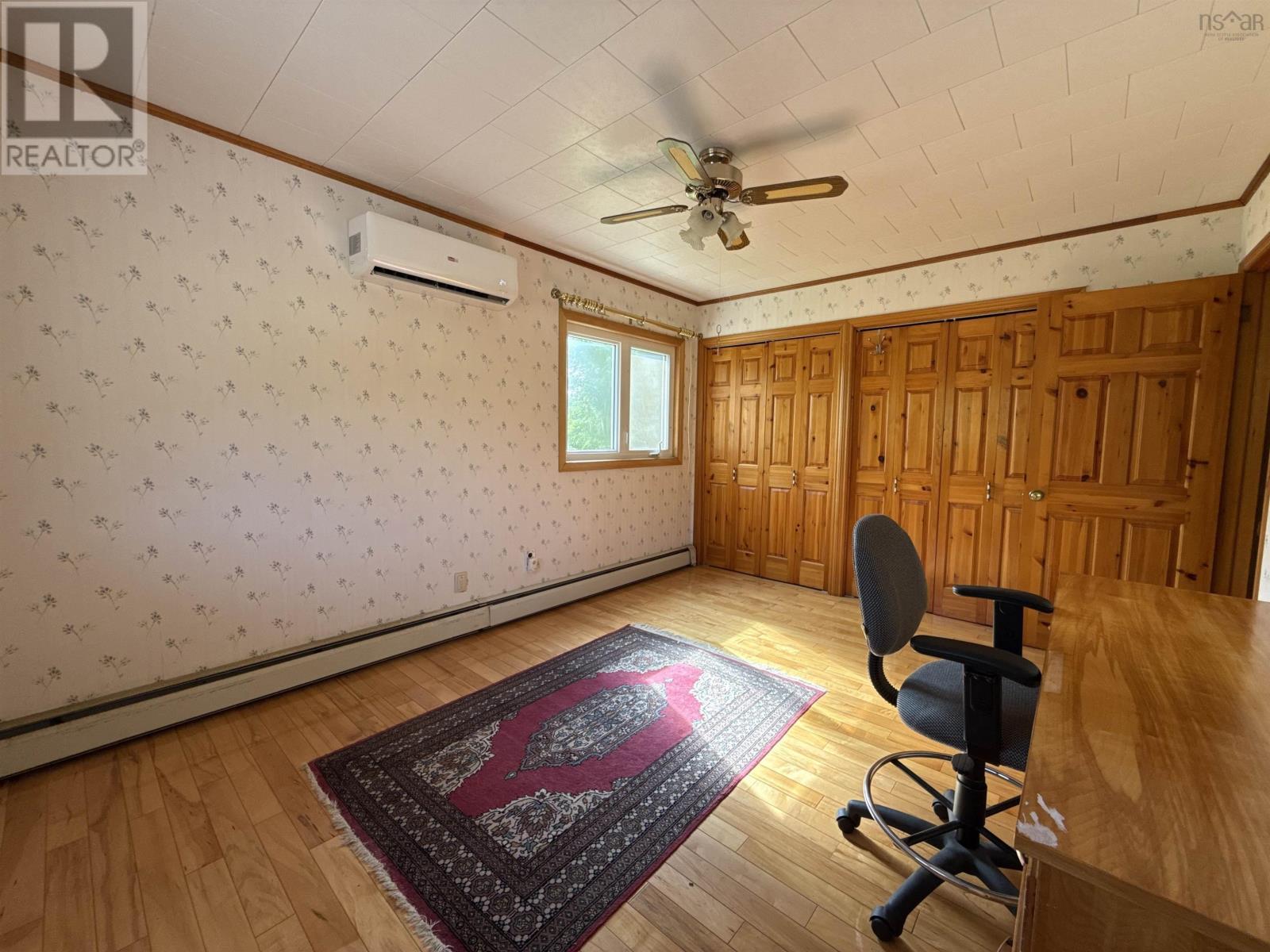 22807 Highway 7 Property Photo 17