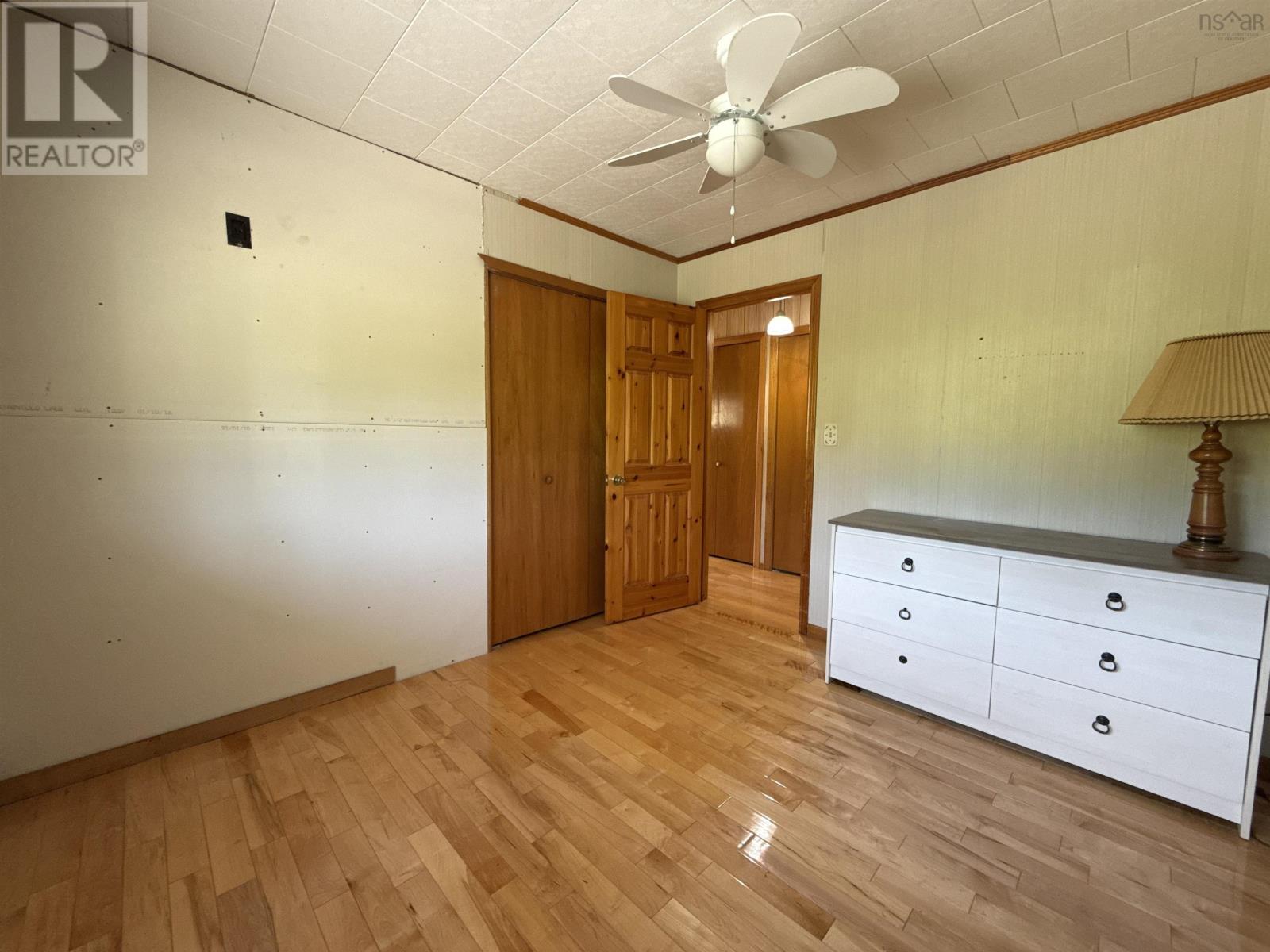 22807 Highway 7 Property Photo 18