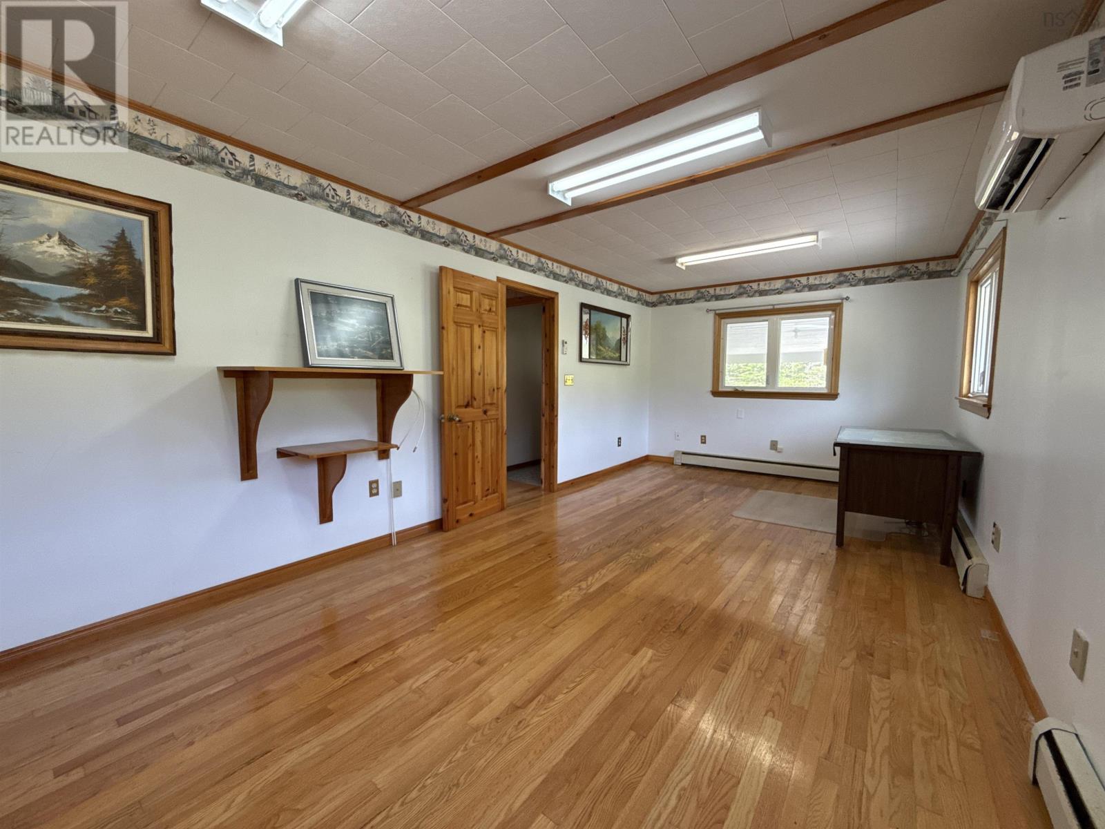 22807 Highway 7 Property Photo 26