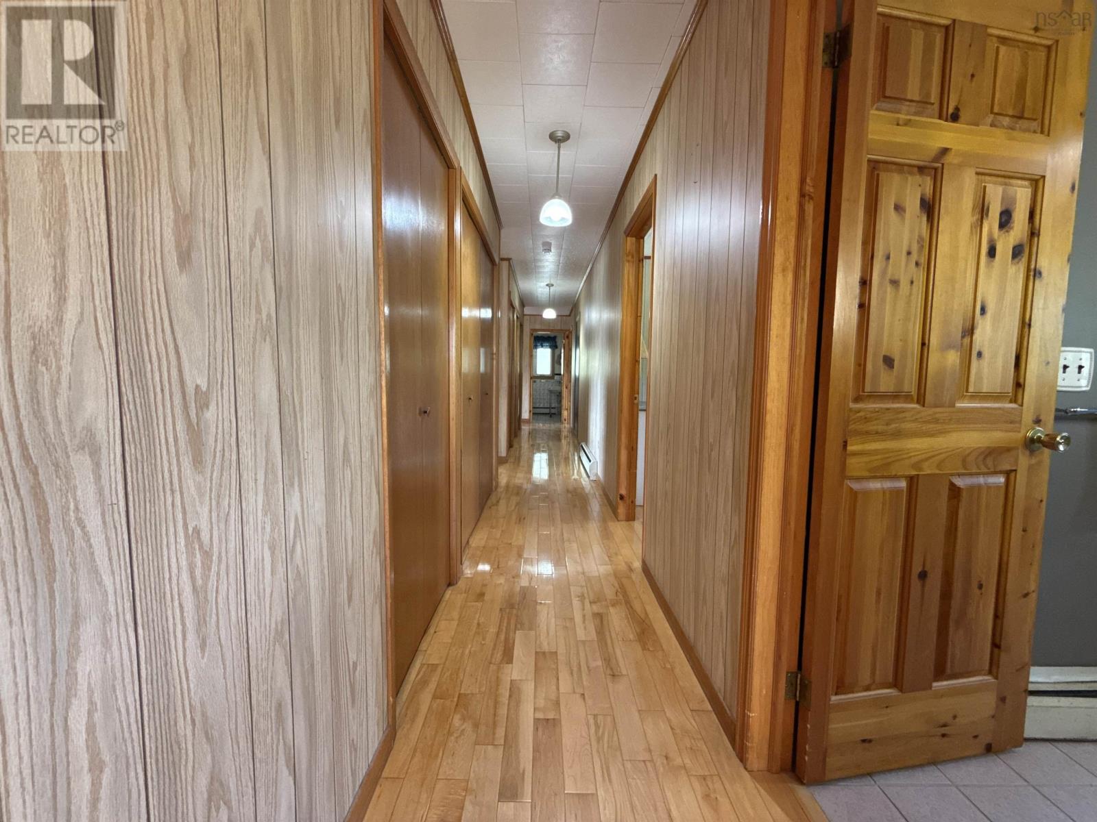 22807 Highway 7 Property Photo 34