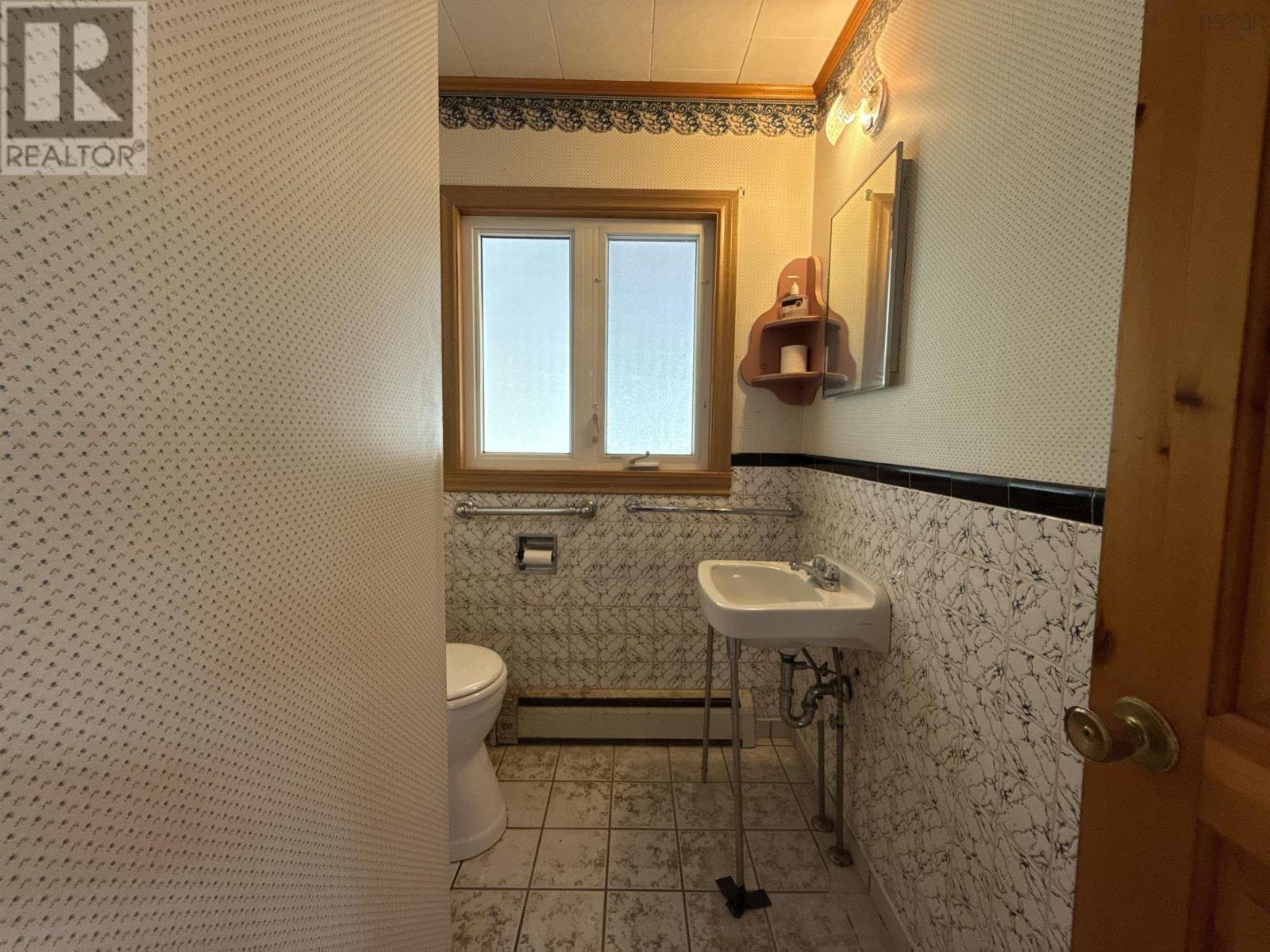 22807 Highway 7 Property Photo 35