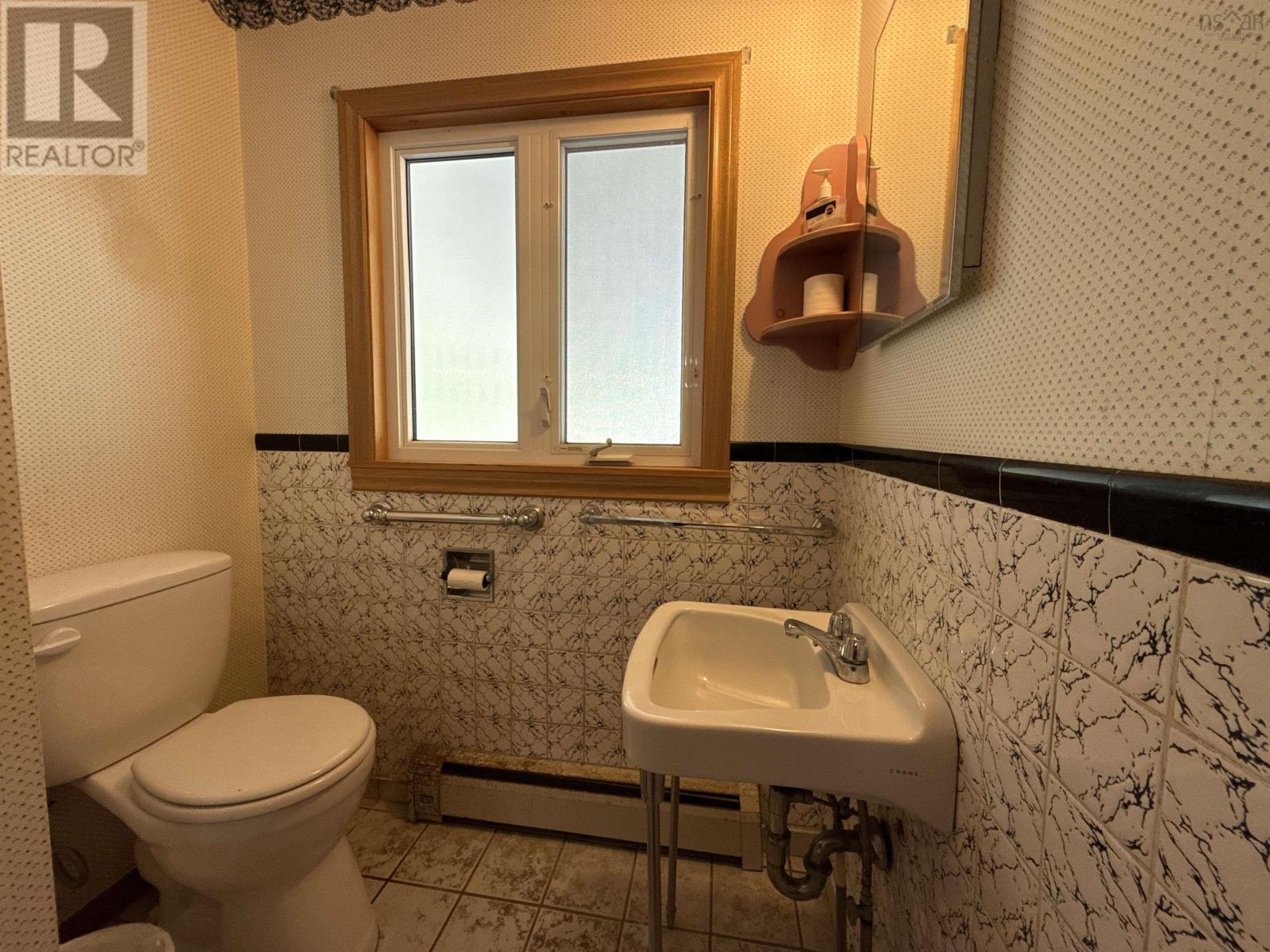 22807 Highway 7 Property Photo 36