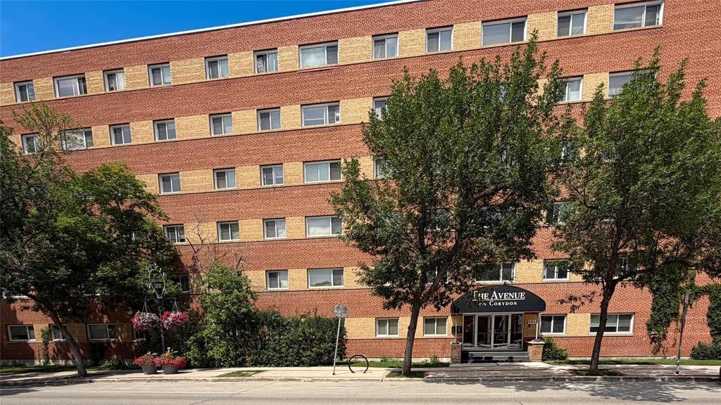 502 565 Corydon Avenue Photo de la propriété 1