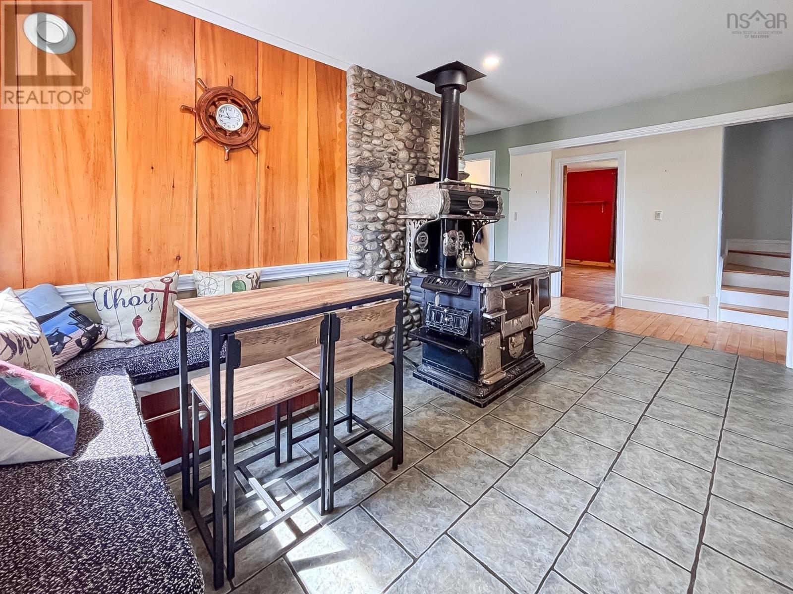 90 Orchard Heights Property Photo 10