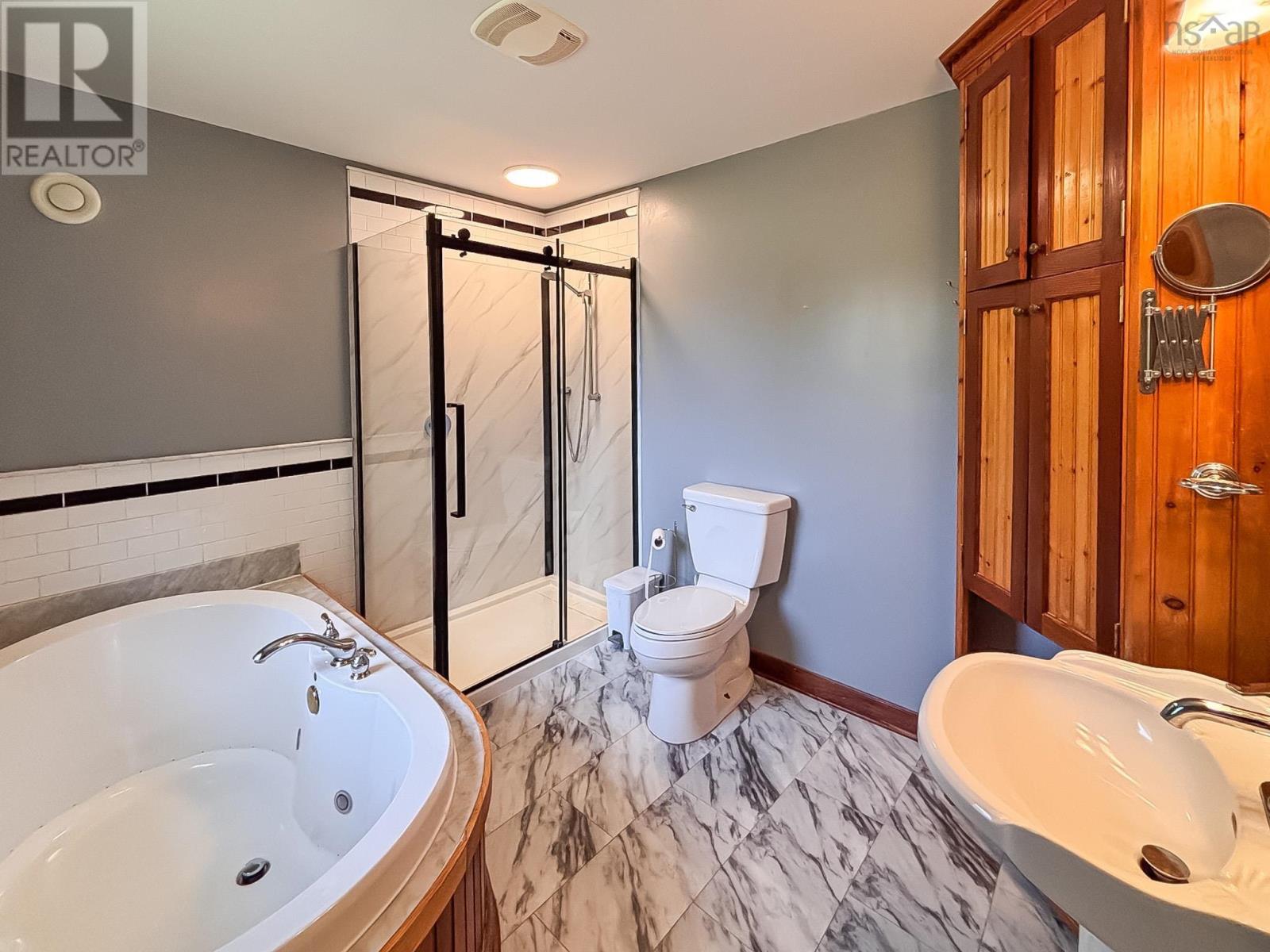90 Orchard Heights Property Photo 24