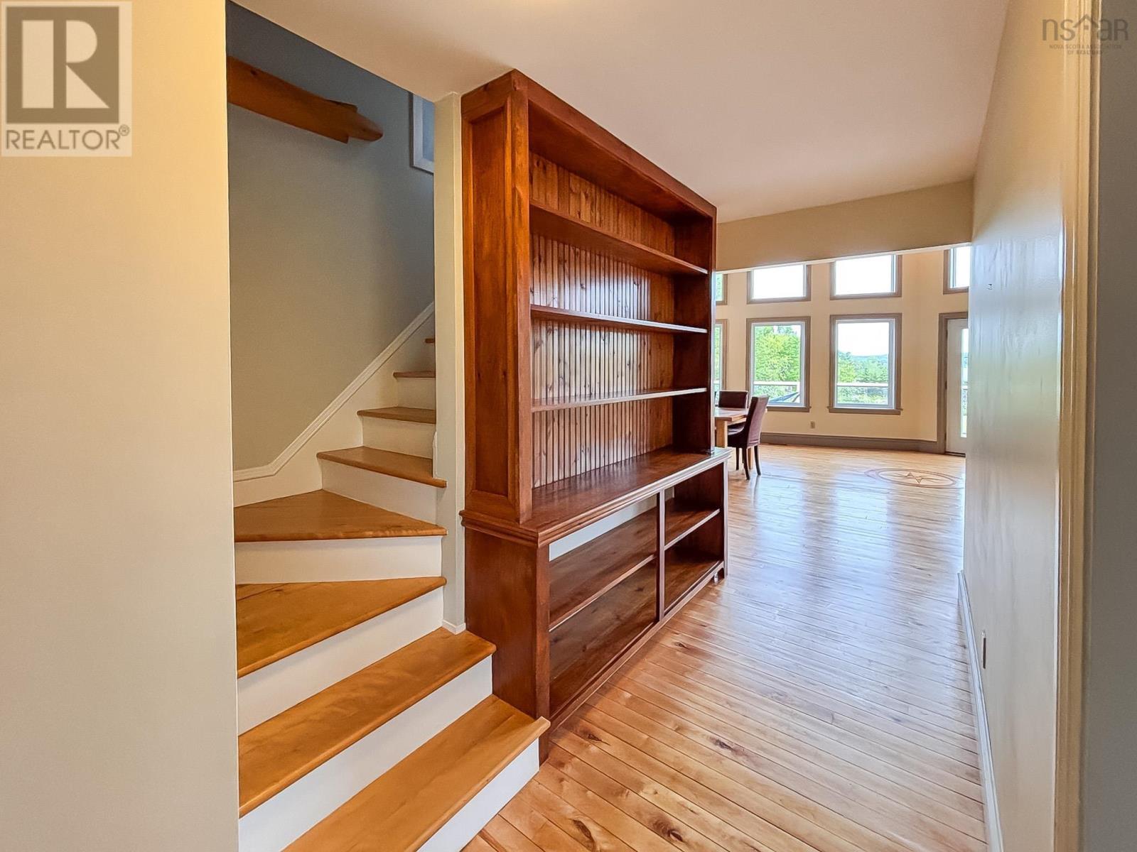 90 Orchard Heights Property Photo 32