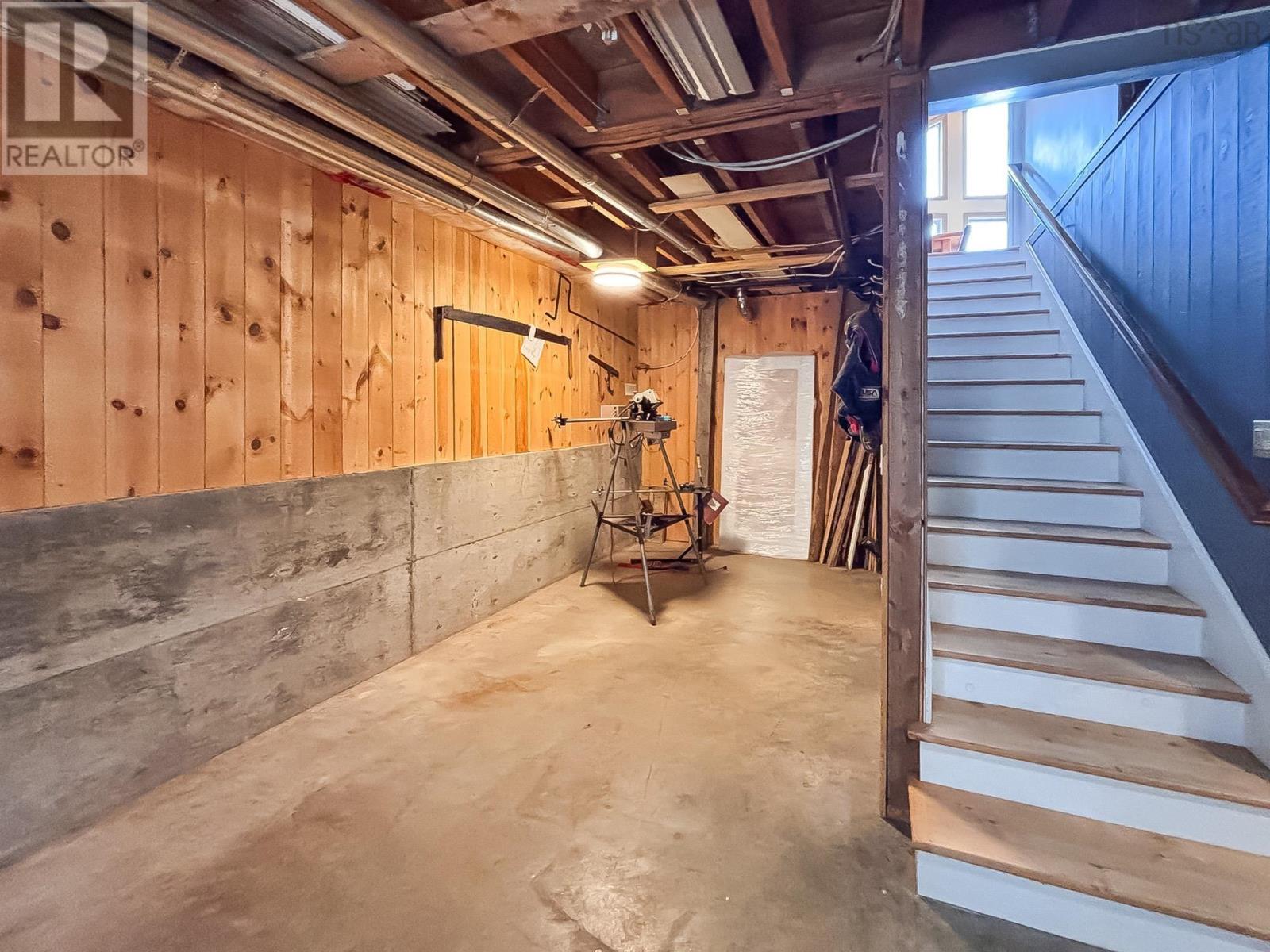 90 Orchard Heights Property Photo 38
