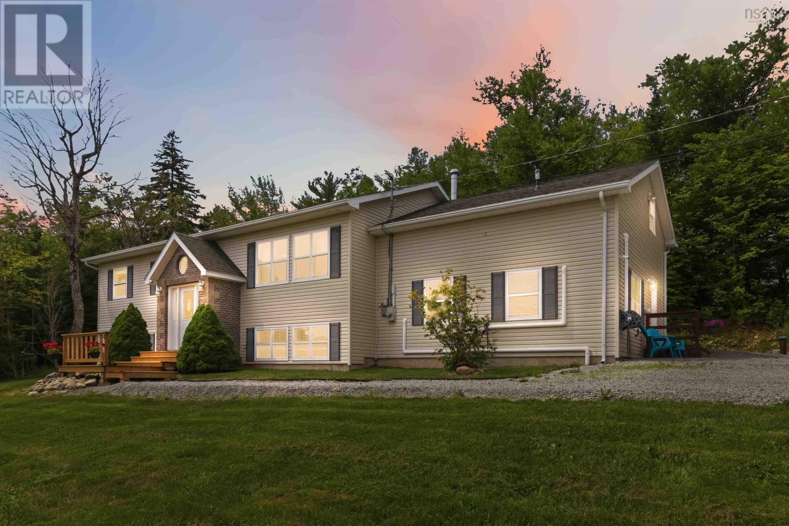 53 Megan Crescent