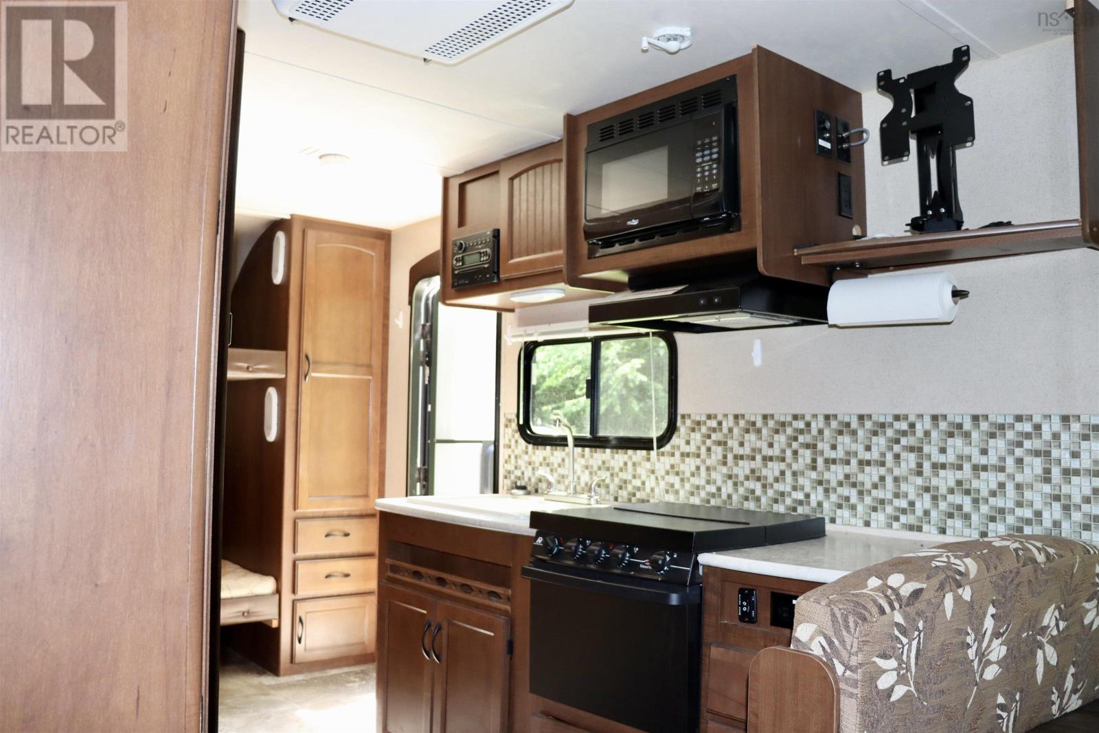 Roseway Drive Property Photo 10