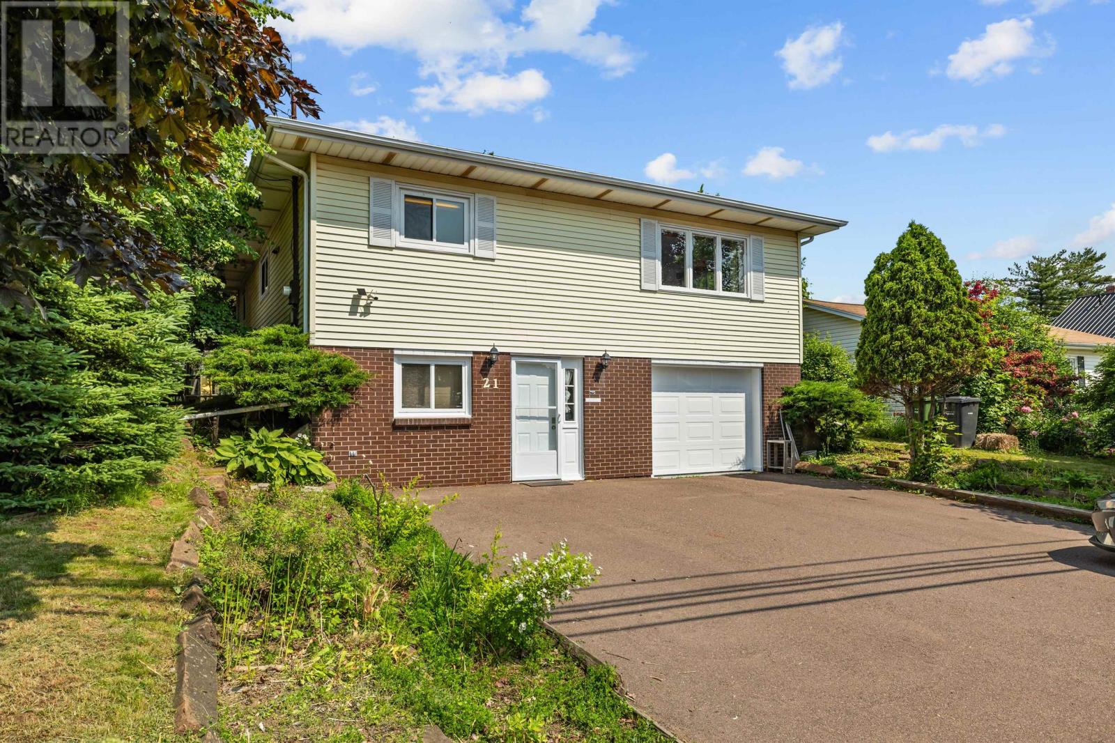 21 KIRKWOOD Drive Property Photo 1