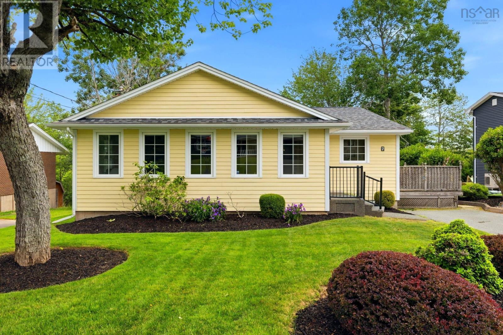 7 Oakley Avenue Property Photo 1