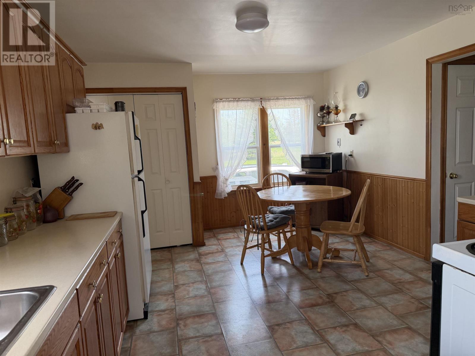 3643 Highway 209 Property Photo 5