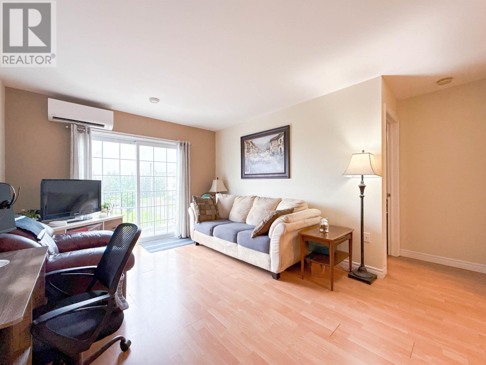 18 33 Glen Stewart Drive Property Photo 3
