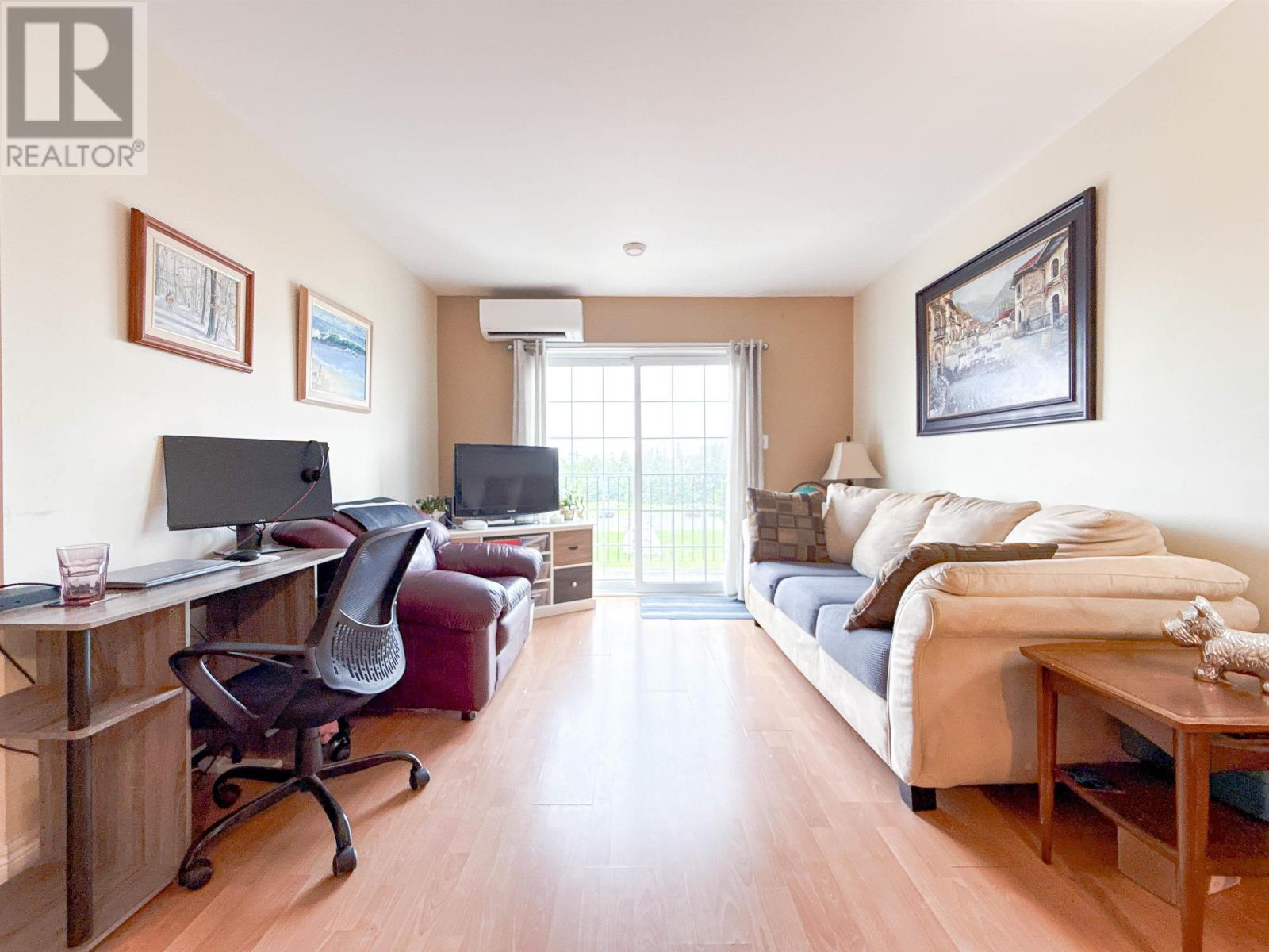 18 33 Glen Stewart Drive Property Photo 4