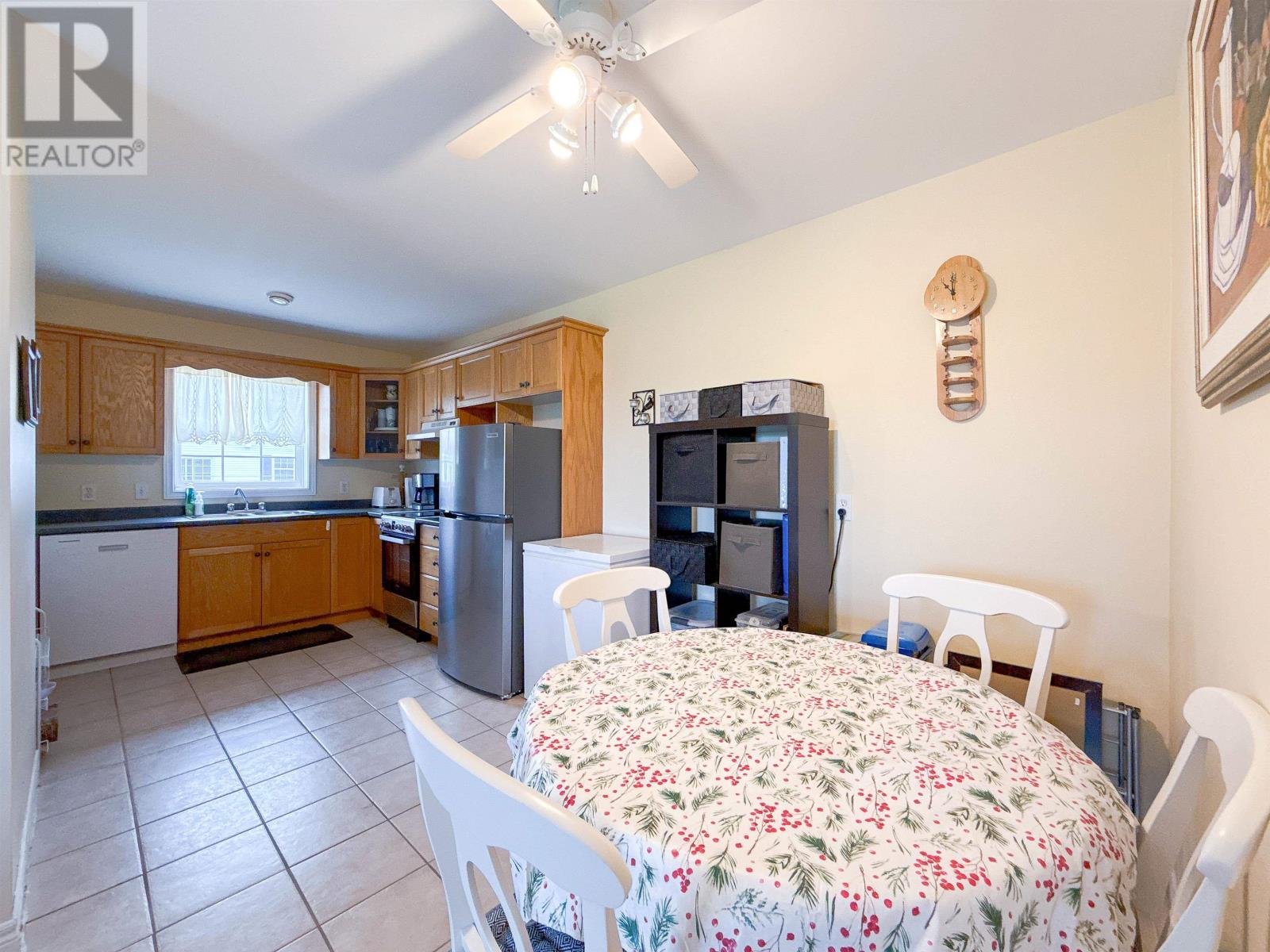 18 33 Glen Stewart Drive Property Photo 6