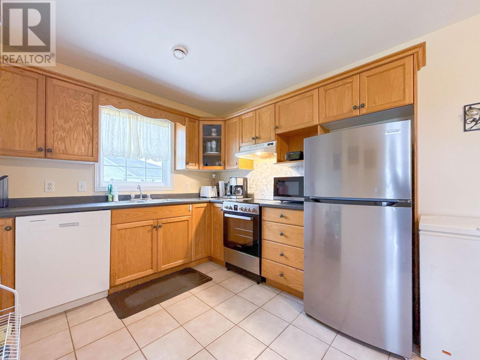 18 33 Glen Stewart Drive Property Photo 7