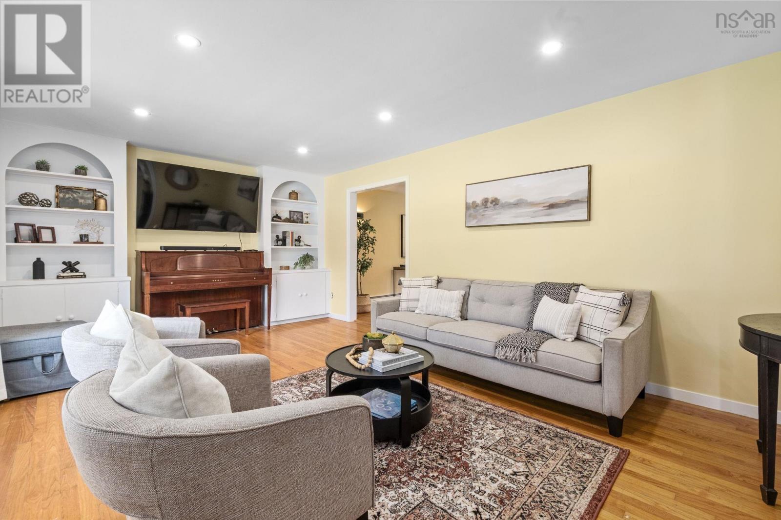 22 Northcliffe Lane Property Photo 3