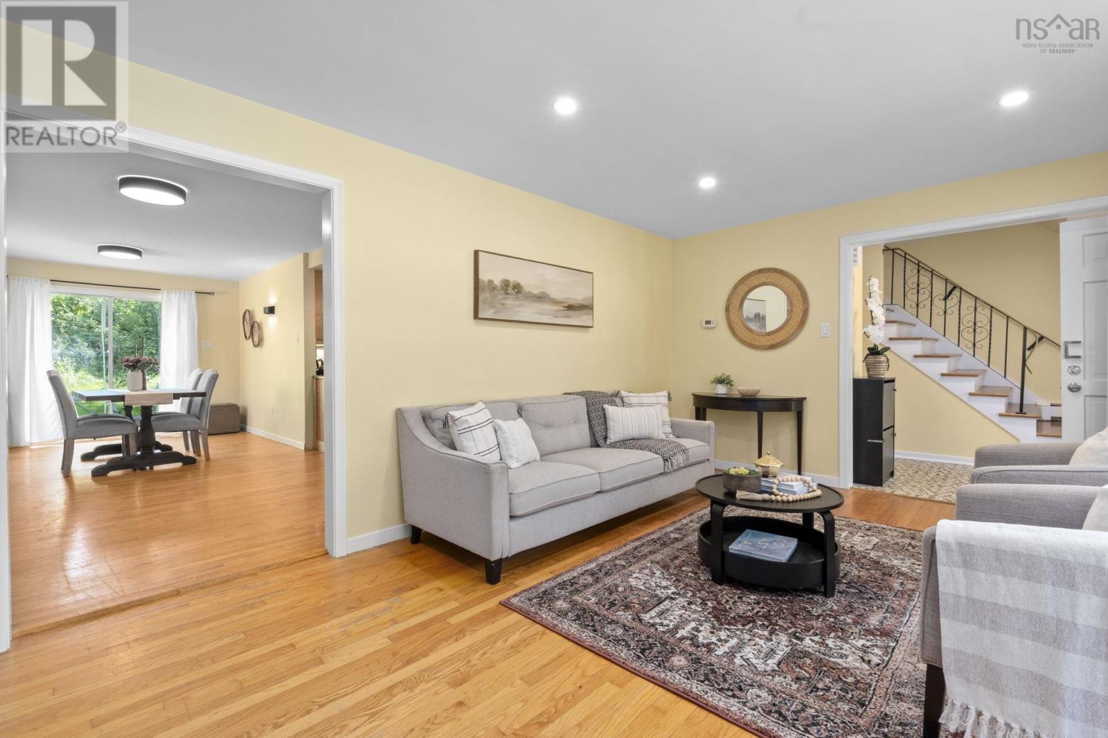 22 Northcliffe Lane Property Photo 6