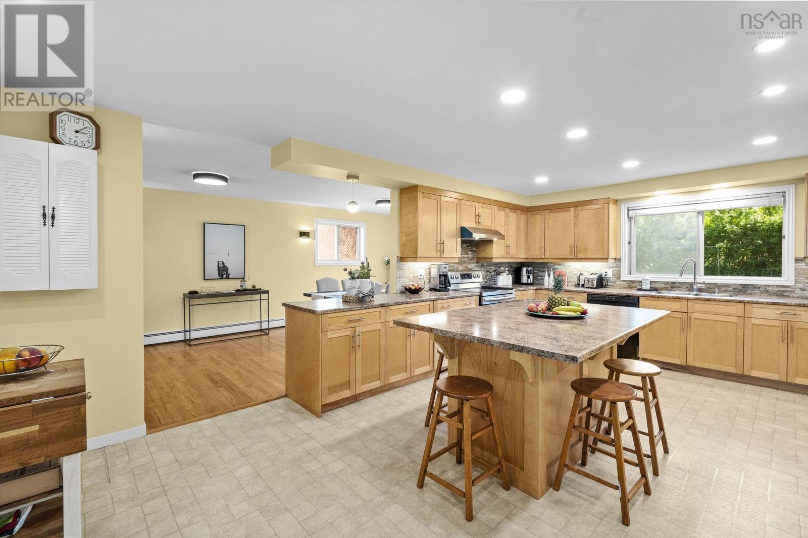 22 Northcliffe Lane Property Photo 11