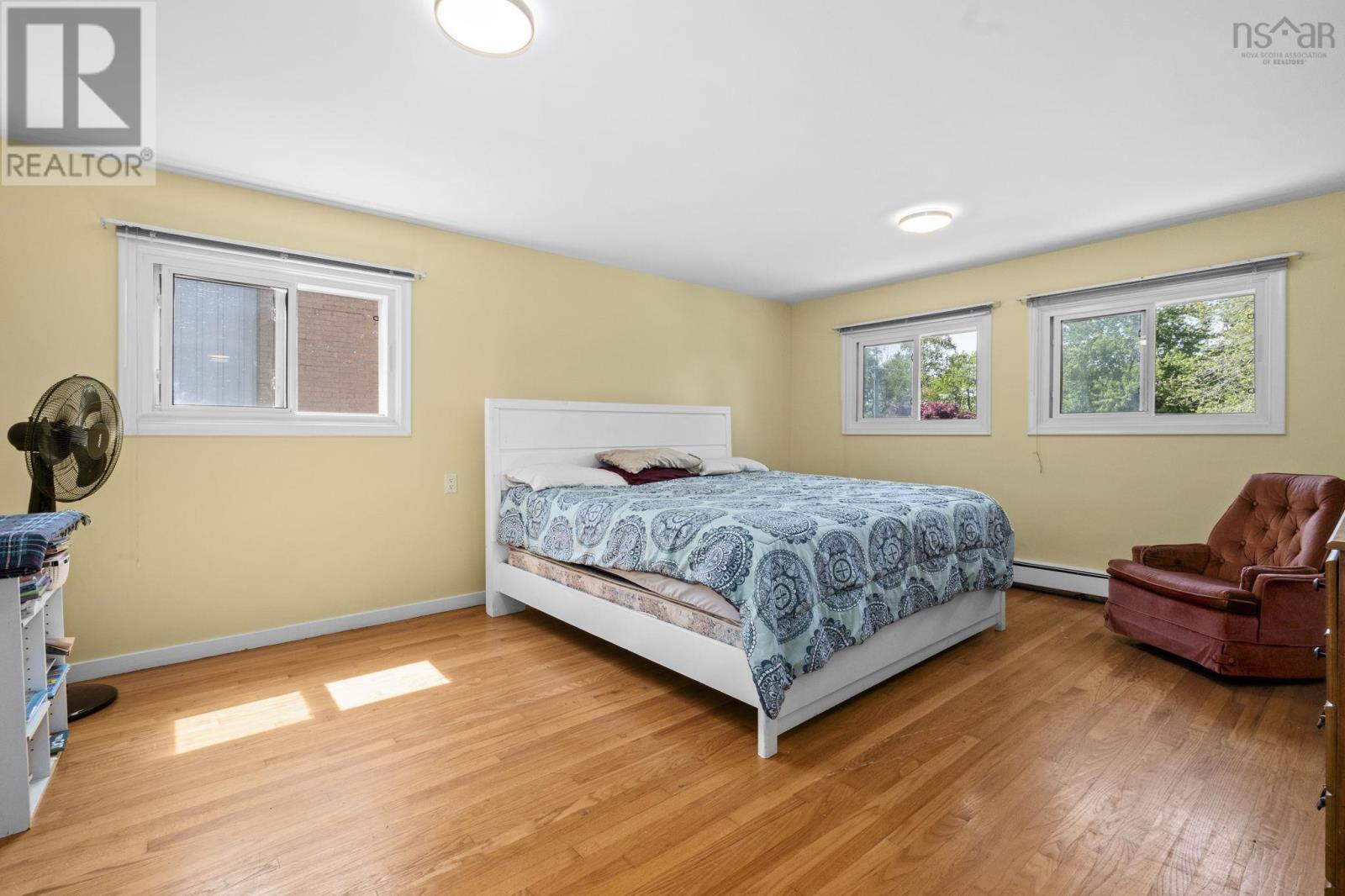 22 Northcliffe Lane Property Photo 18