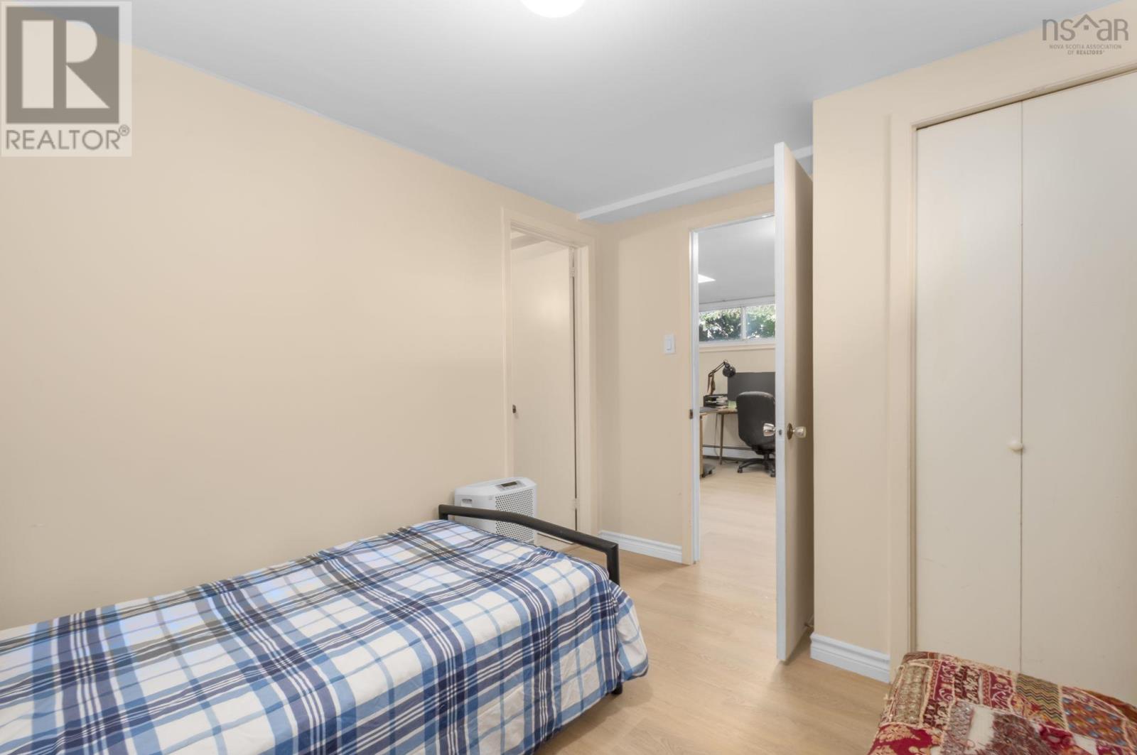 22 Northcliffe Lane Property Photo 36
