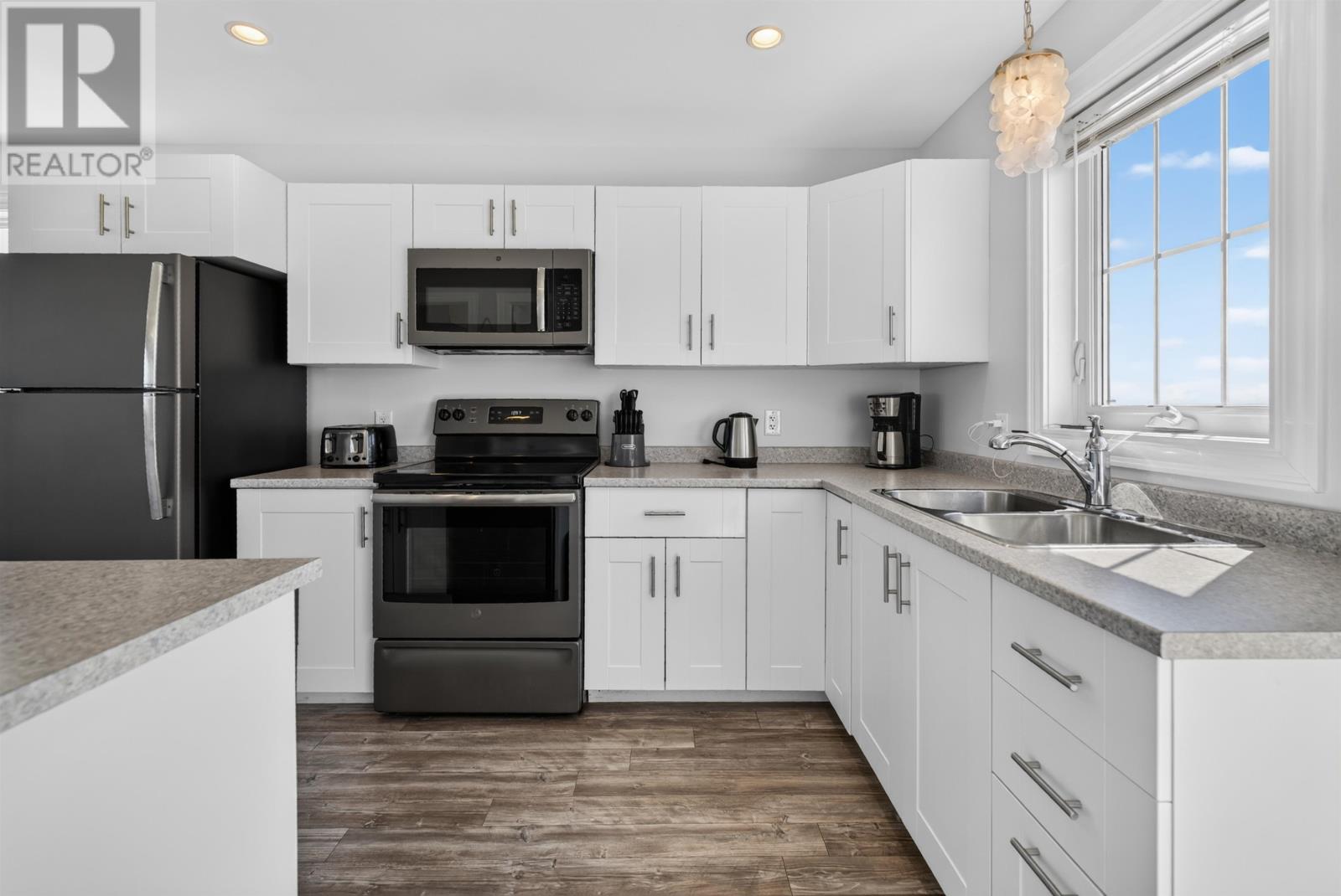 222 Camelot Property Photo 10
