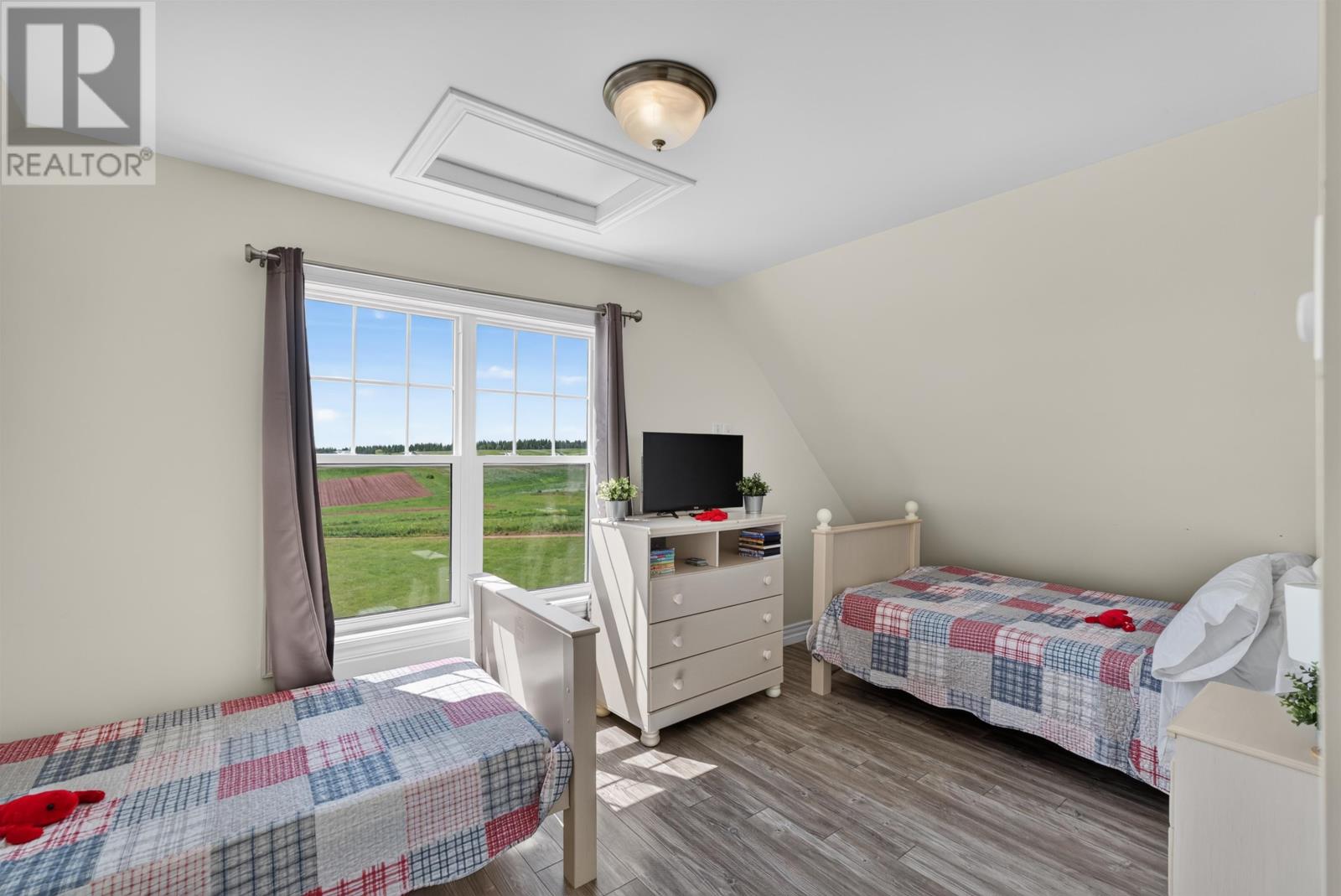 222 Camelot Property Photo 28