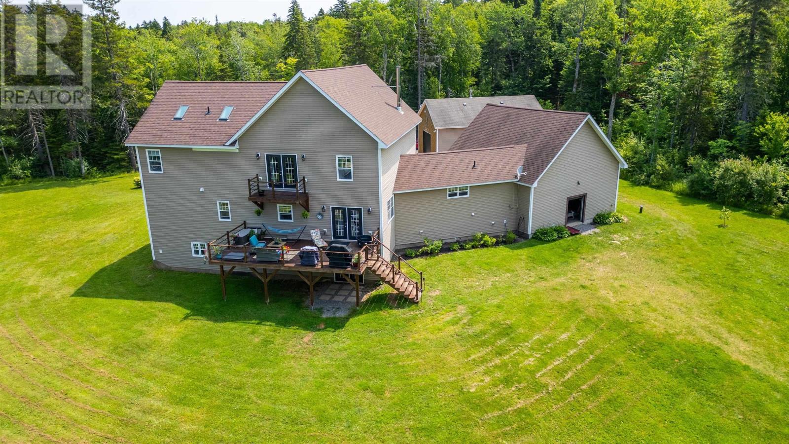 17917 Highway 2 Property Photo 4