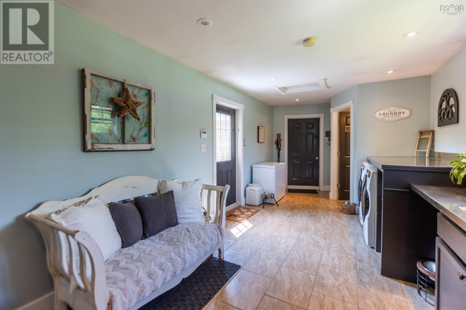 17917 Highway 2 Property Photo 8