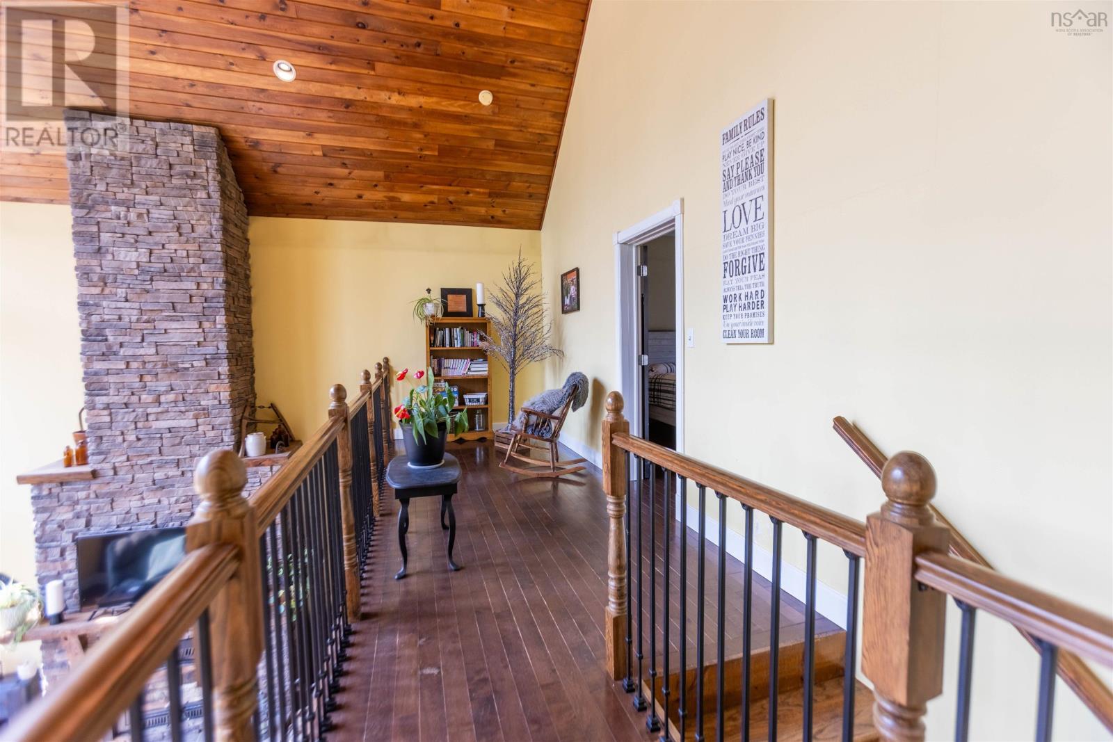 17917 Highway 2 Property Photo 28