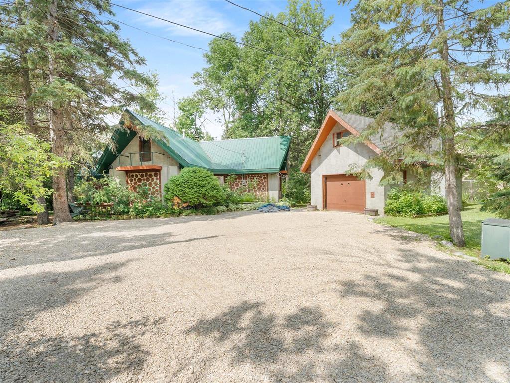65 River Road N Property Photo 1