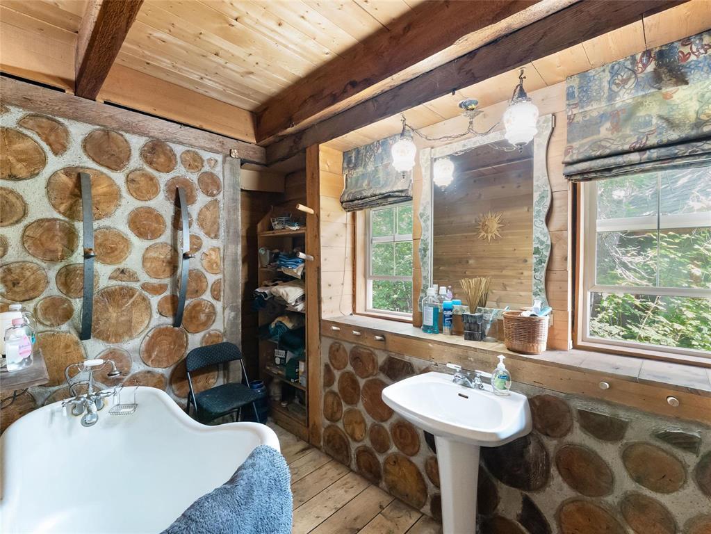 65 River Road N Property Photo 14