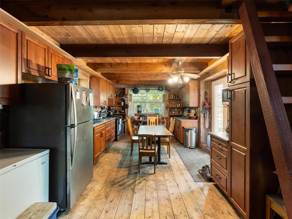 65 River Road N Property Photo 17