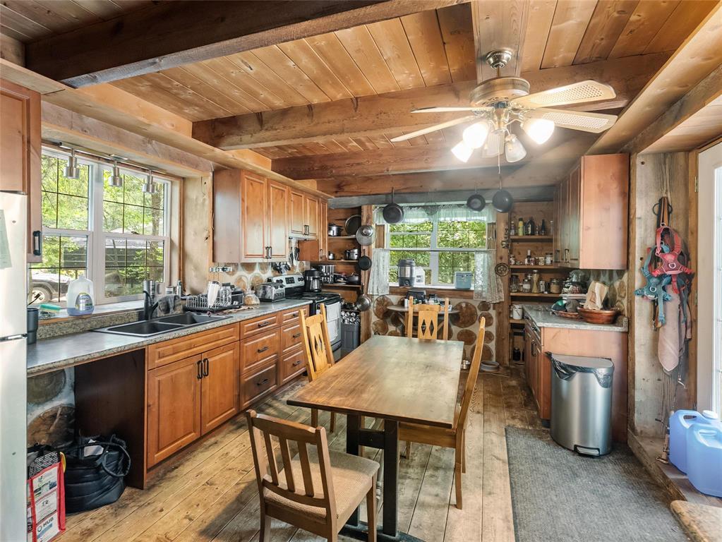 65 River Road N Property Photo 18