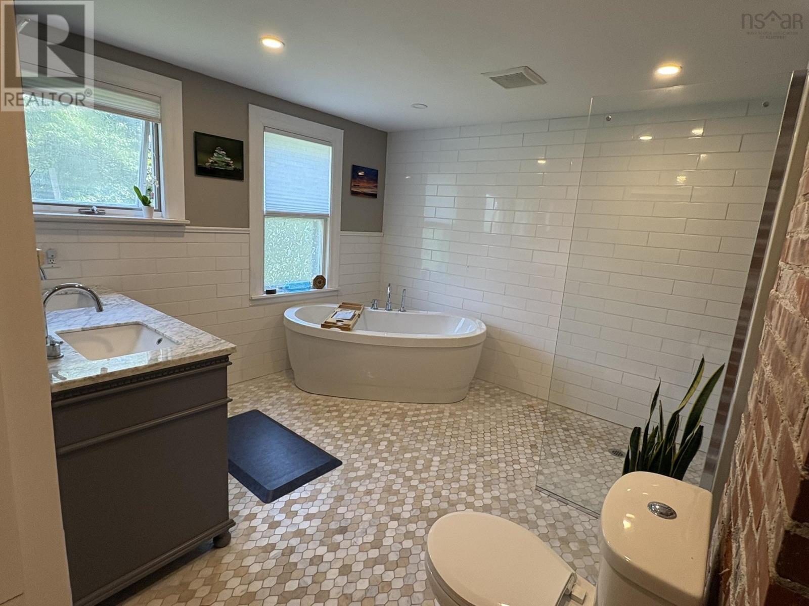 86 Maple Avenue Property Photo 25