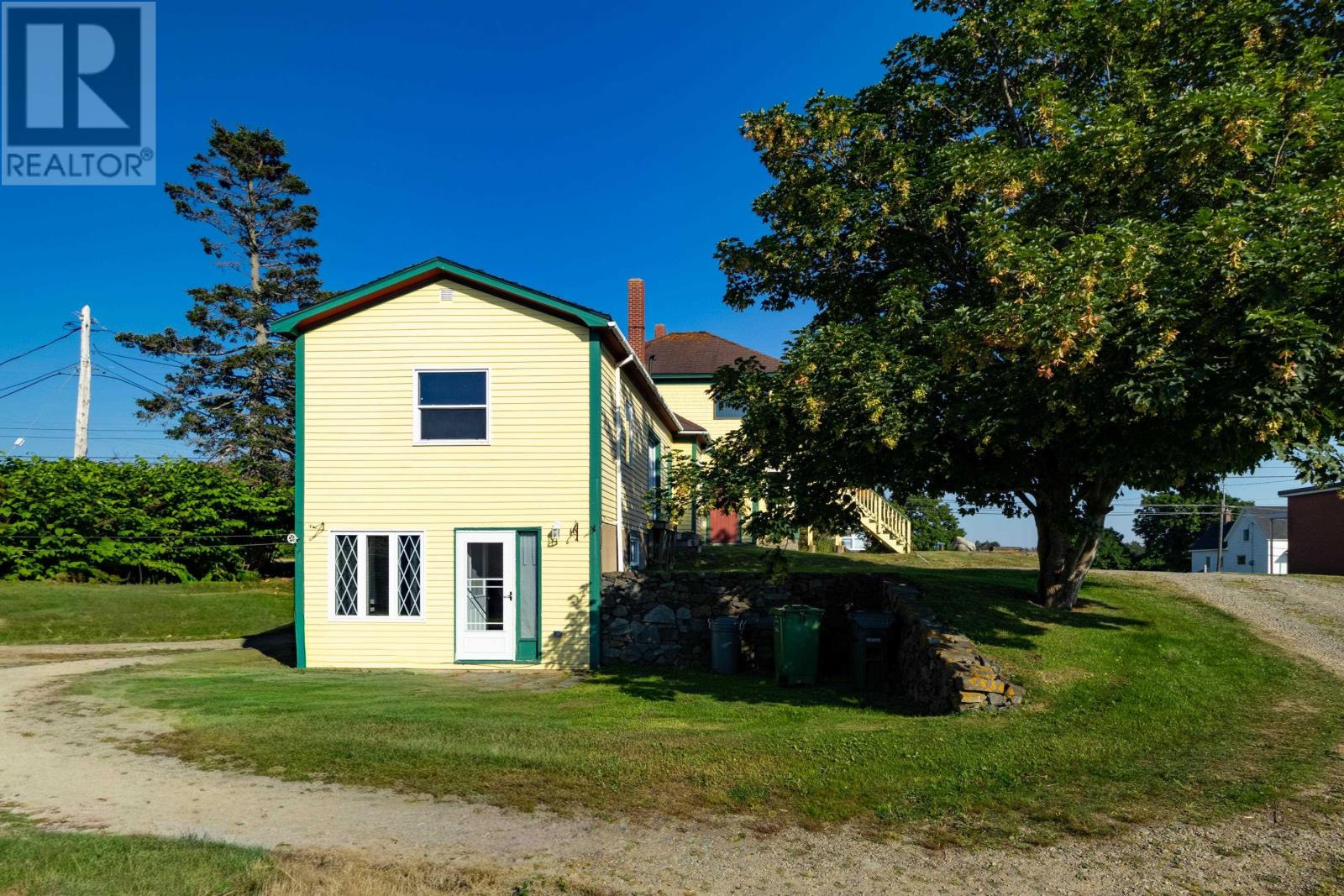 1813 Highway 1 Property Photo 5