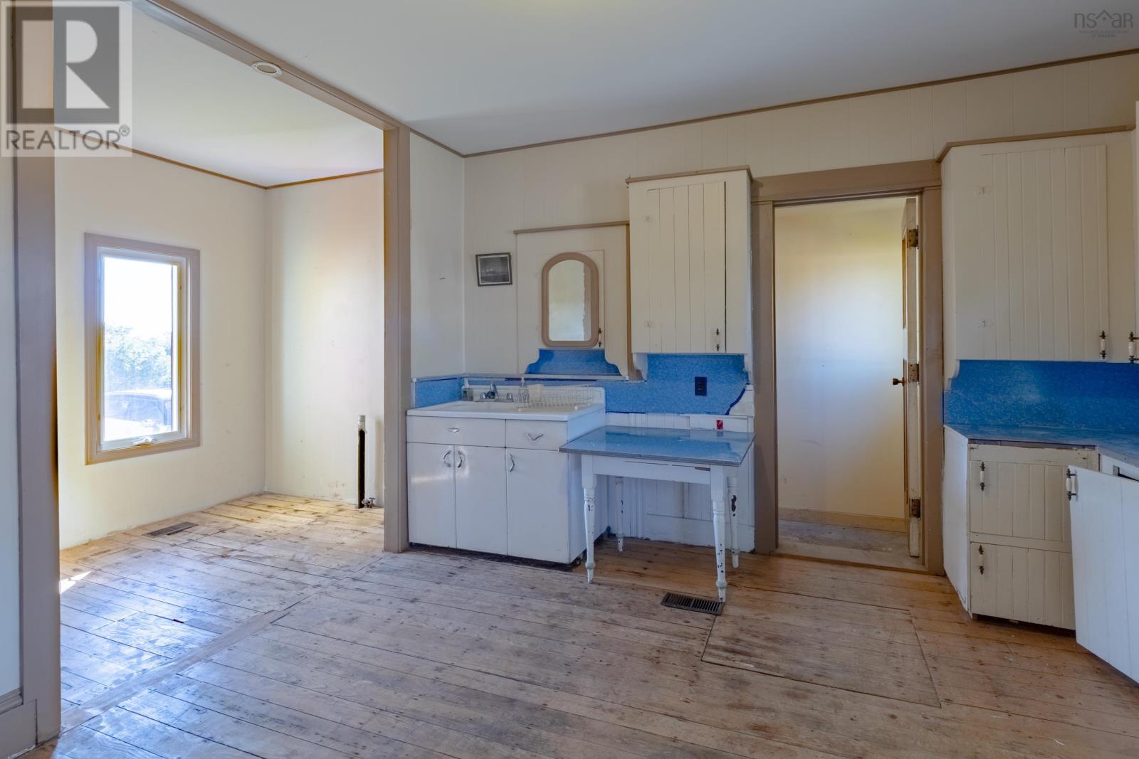 1813 Highway 1 Property Photo 19