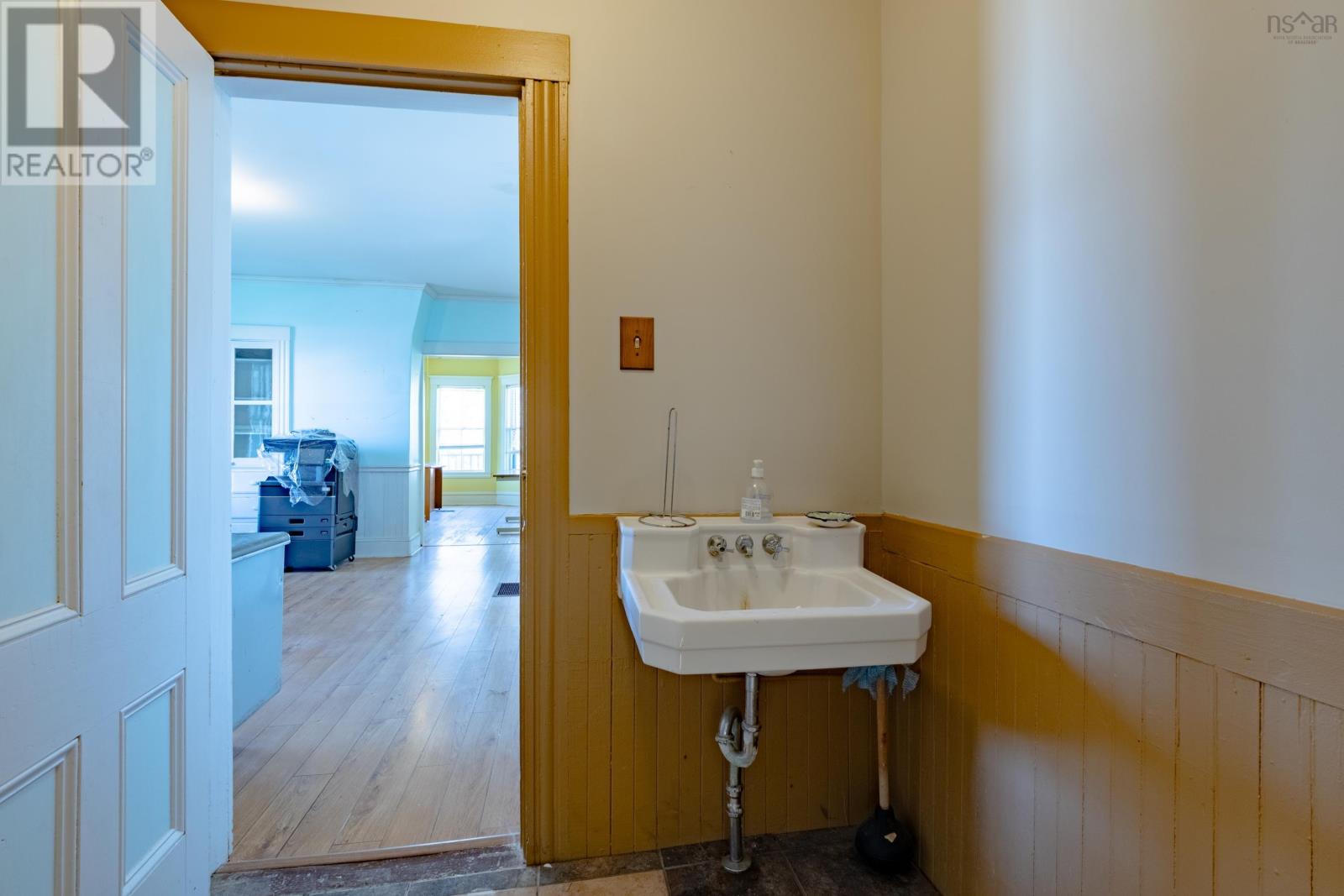 1813 Highway 1 Property Photo 23
