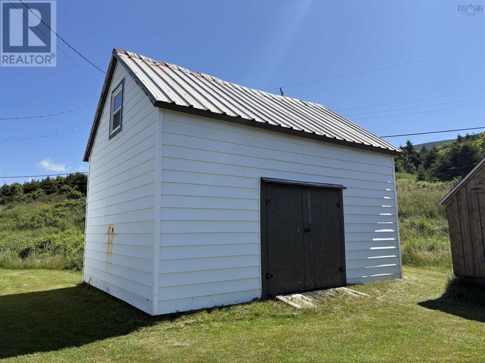 355 Red River Rd. Property Photo 9