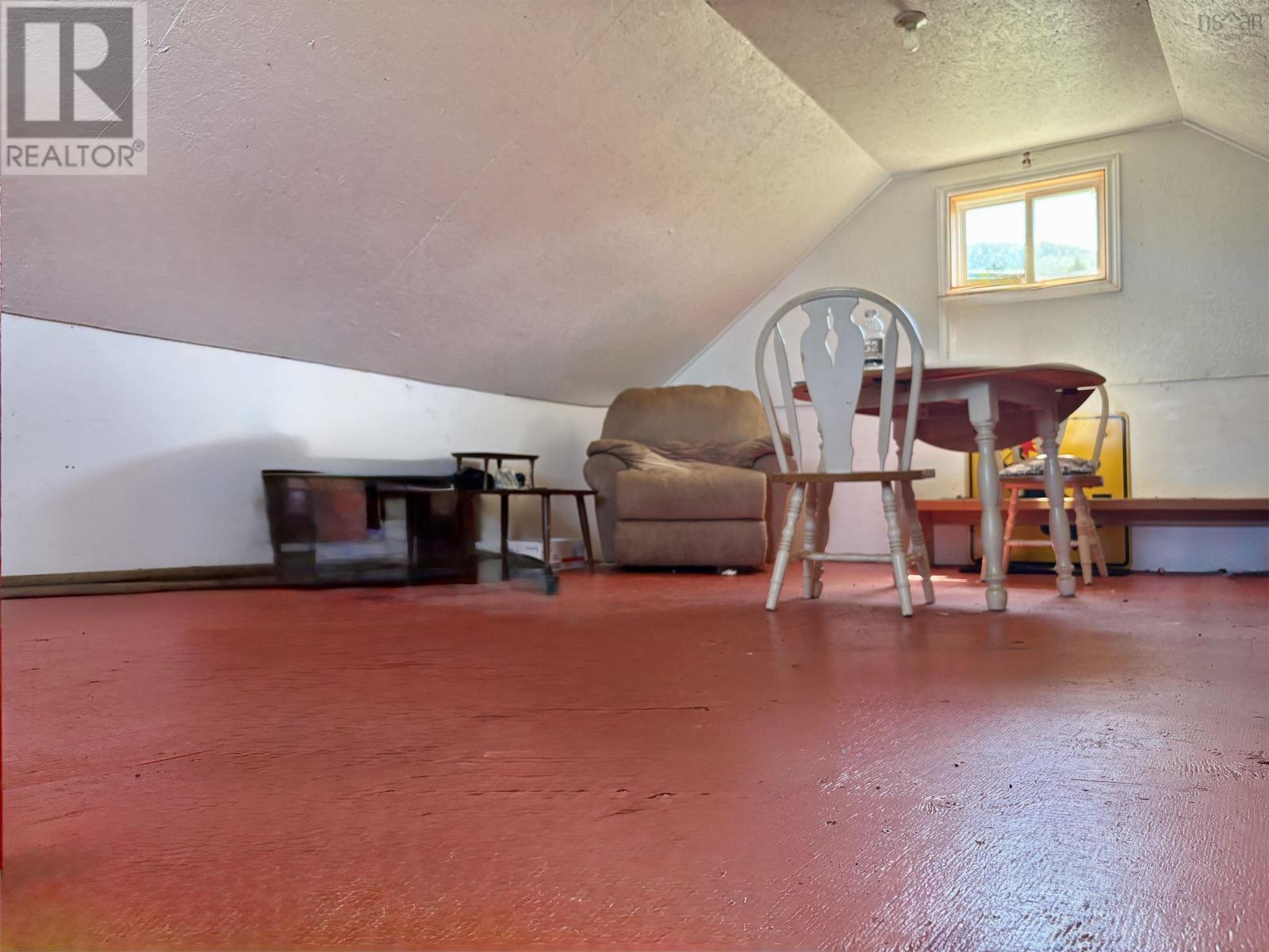355 Red River Rd. Property Photo 10